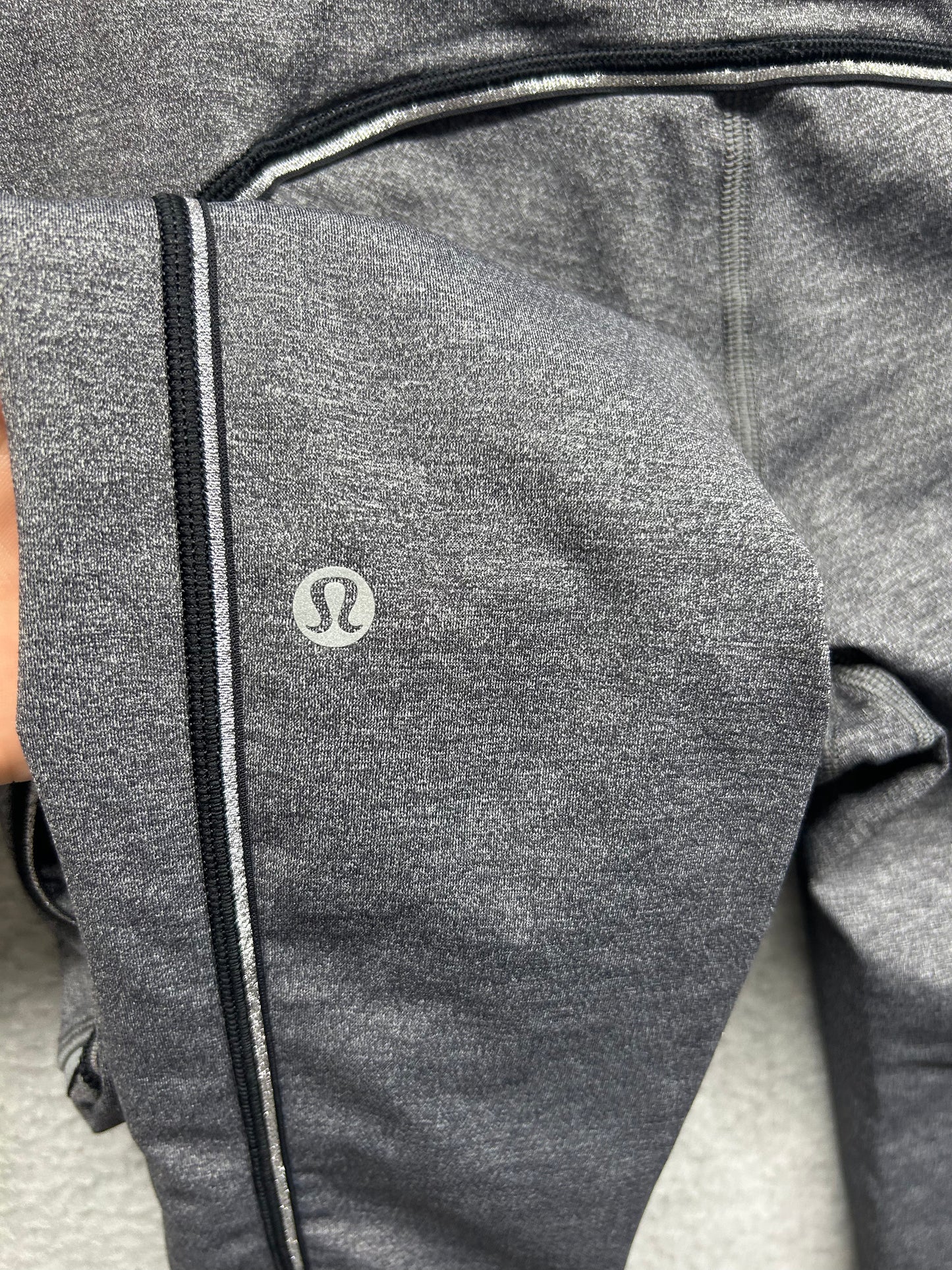 Lululemon Speed Up Tight Metallic 28" Size 6 Heathered Gray