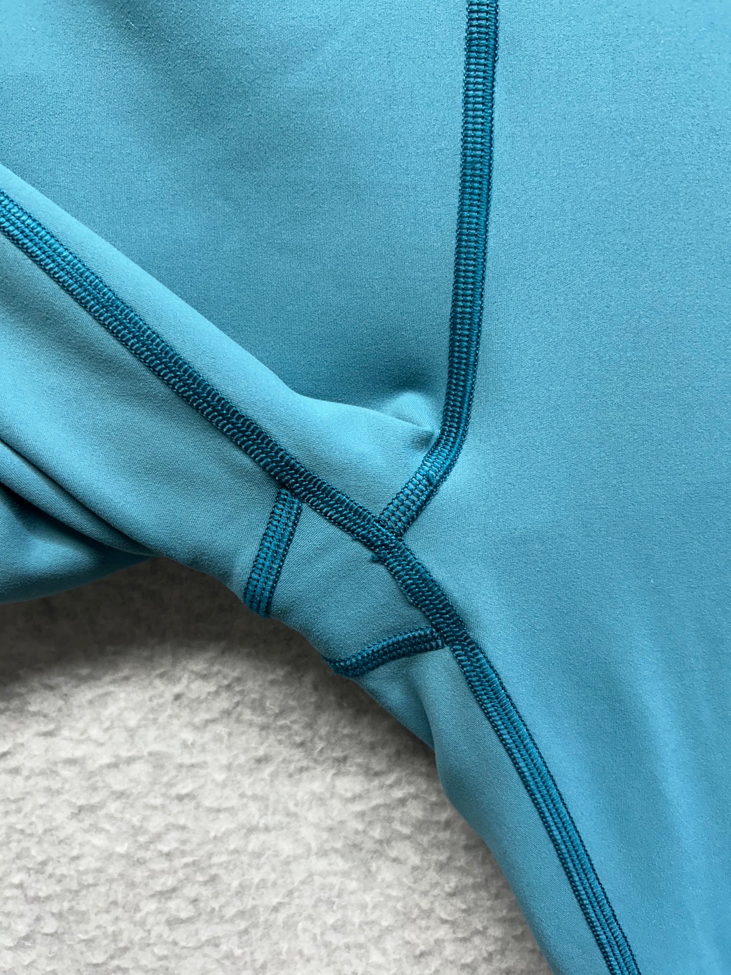 Lululemon In Movement Crop Everlux 19" Size 8 Pacific Teal