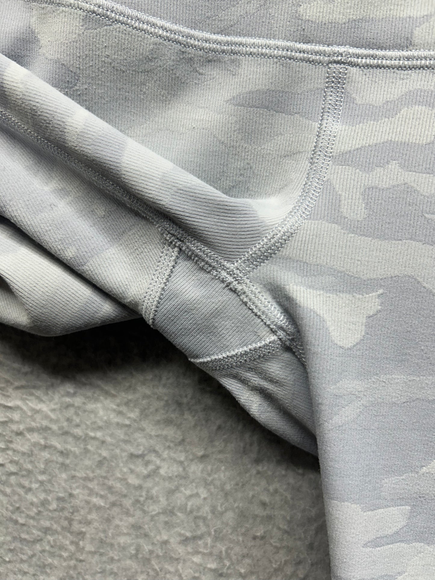 Lululemon Wunder Under High-Rise Crop 23" Size 4 Incognito Camo Jacquard Alpine White Starlight