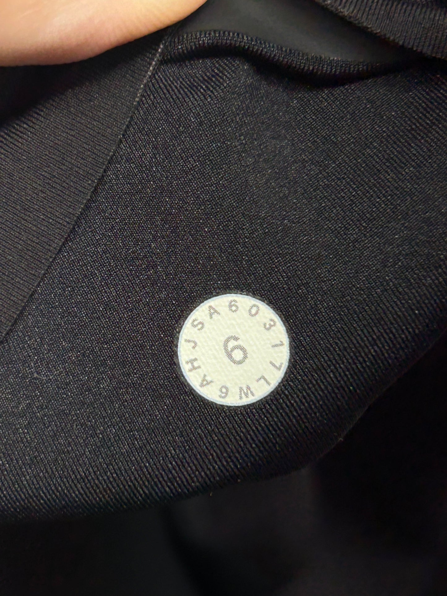Lululemon In Movement Crop Everlux 19" Size 6 Black