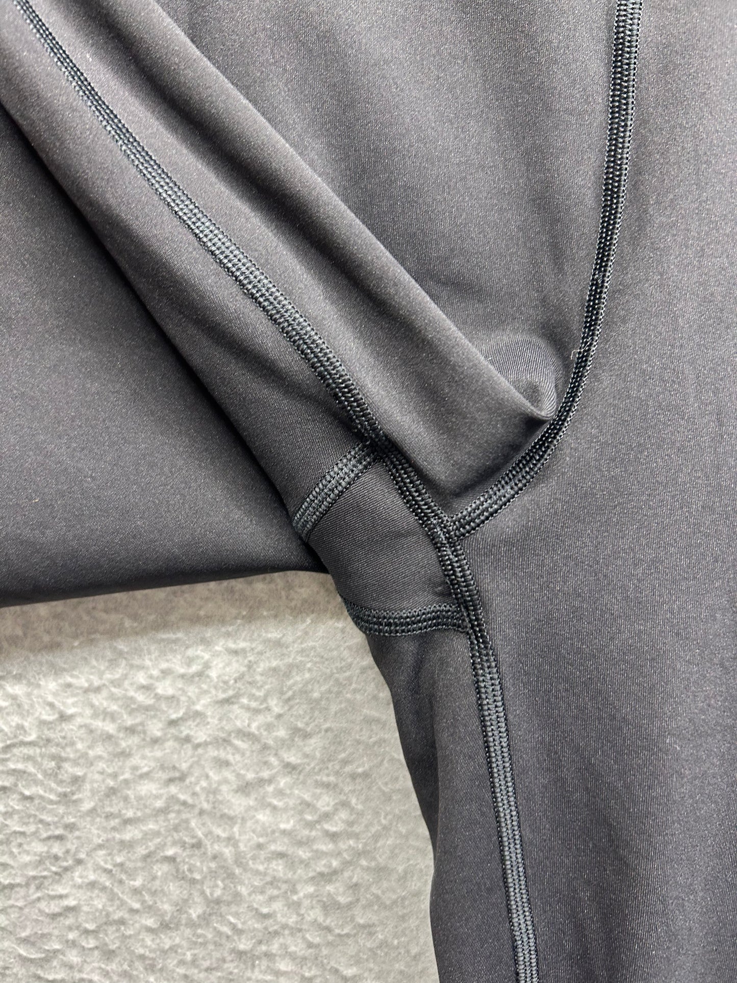 Lululemon Tied To It Crop 21" Size 10 Black