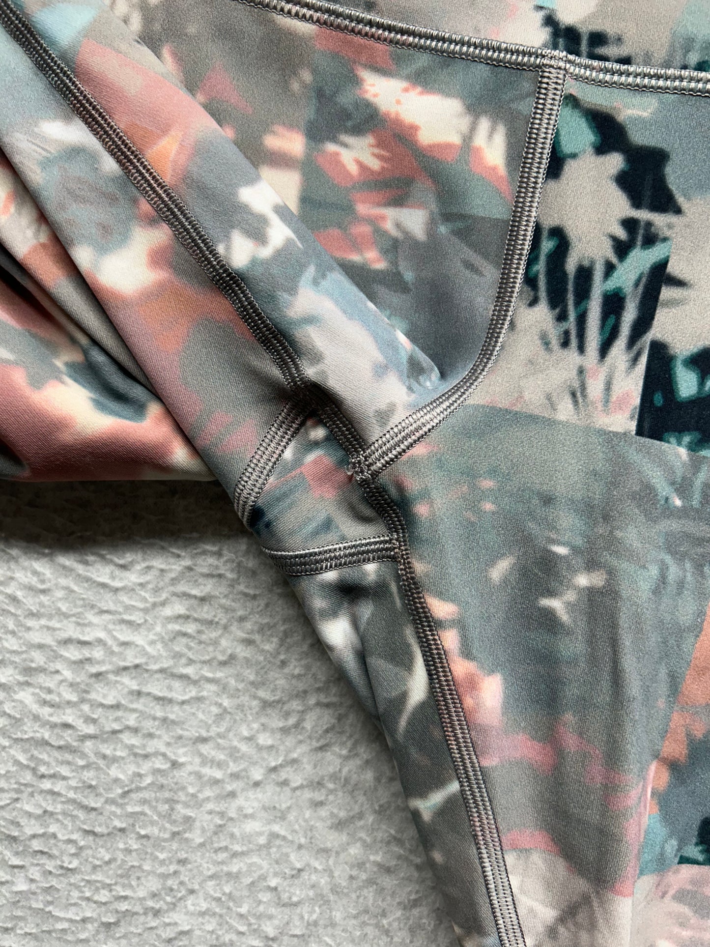Lululemon Wunder Under High-Rise Tight 28" Size 10 Untamed Nature Multi