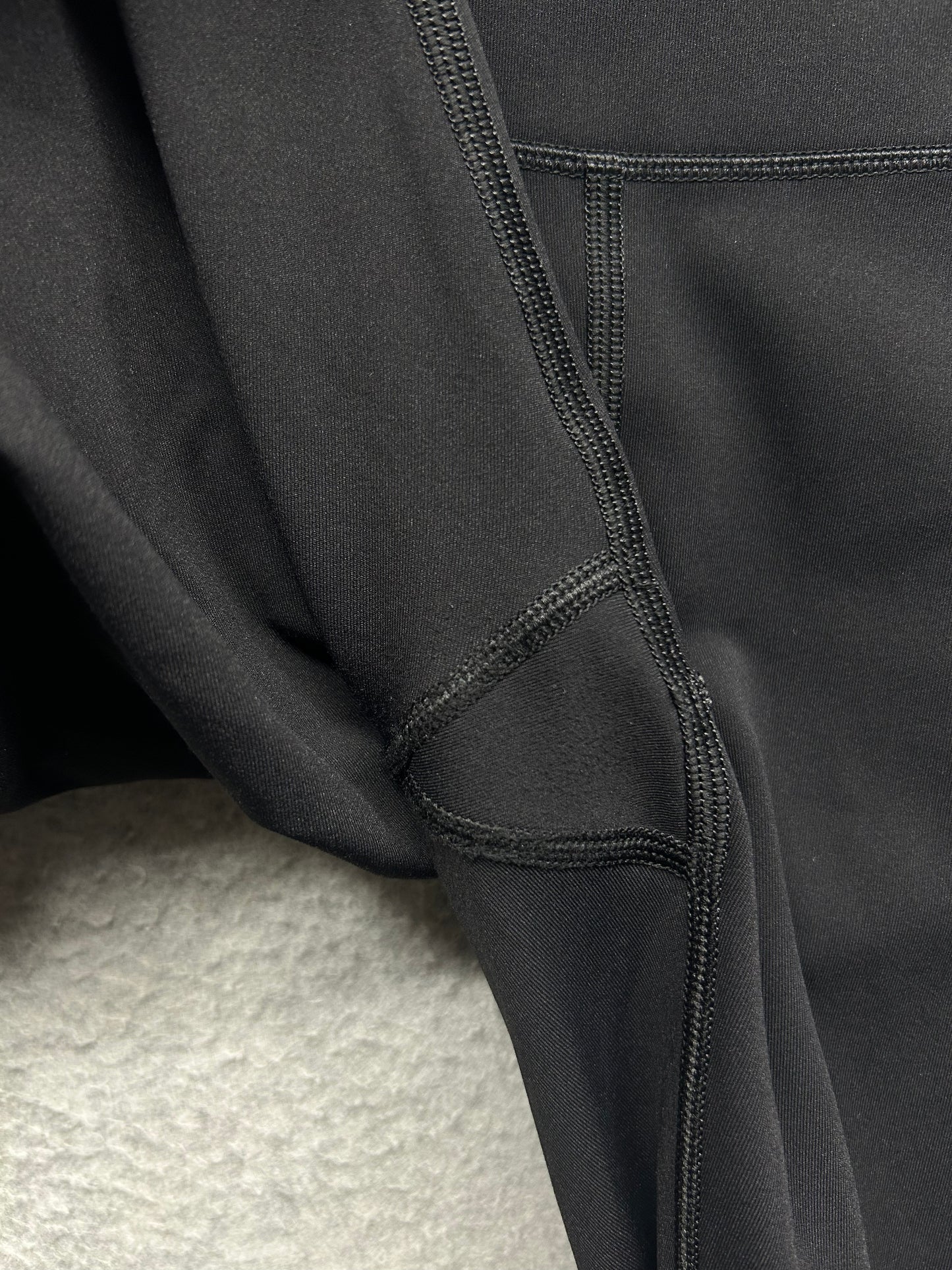Lululemon Speed Up Crop 21" Size 8 Black