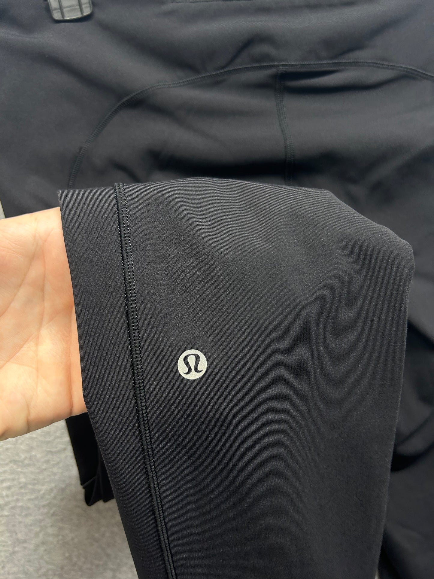 Lululemon Speed Up Tight Tall 31" Size 10  Black