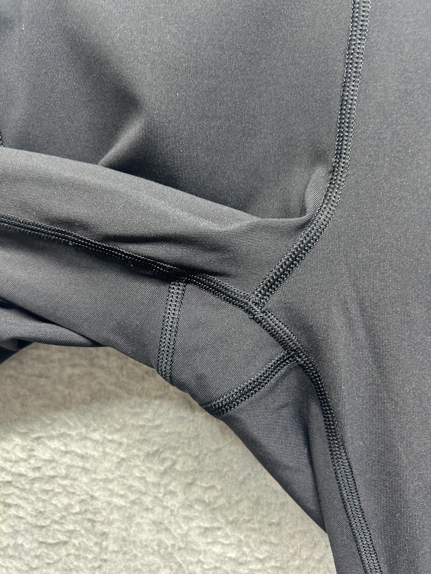 Lululemon Speed Up Tight Tall 31" Size 10  Black