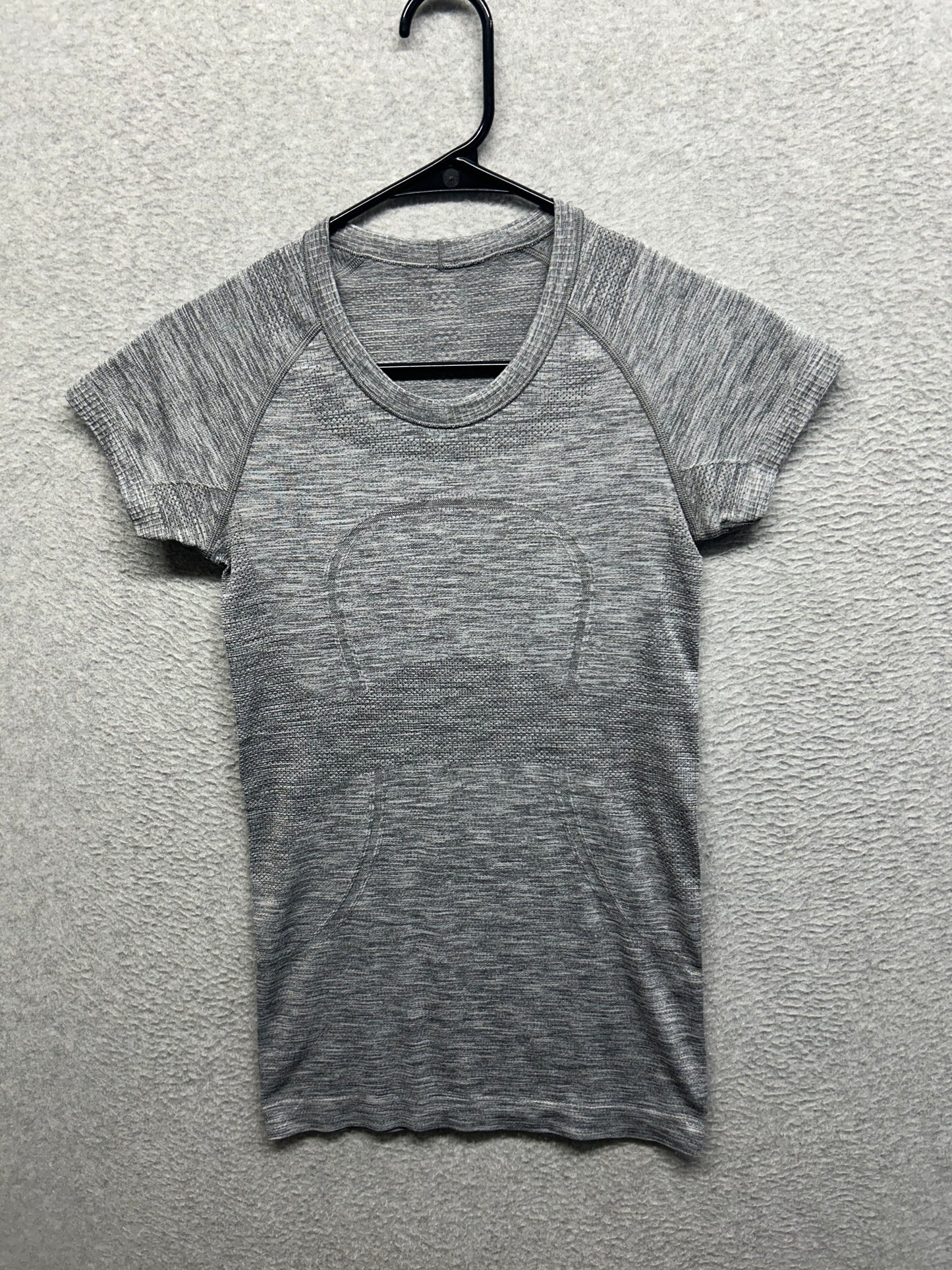 Lululemon Swiftly Tech Short Sleeve Crew Size 4 Heathered Slate