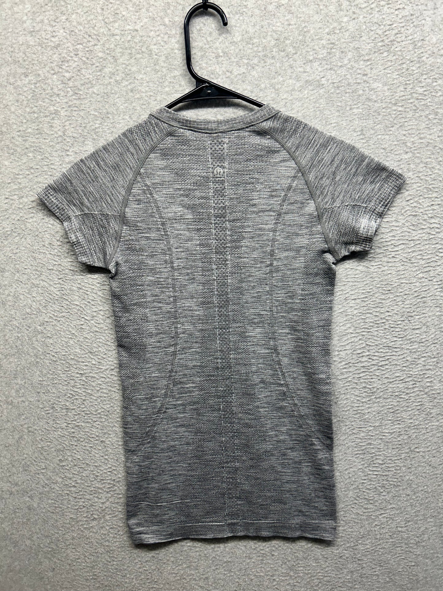 Lululemon Swiftly Tech Short Sleeve Crew Size 4 Heathered Slate