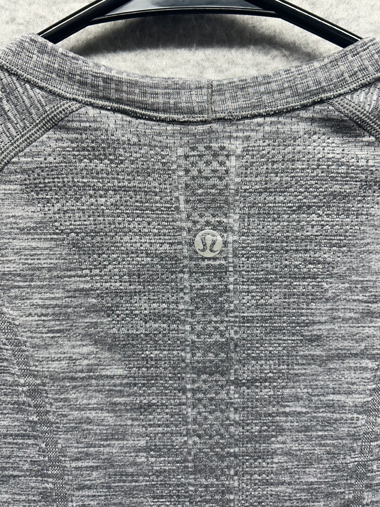 Lululemon Swiftly Tech Short Sleeve Crew Size 4 Heathered Slate