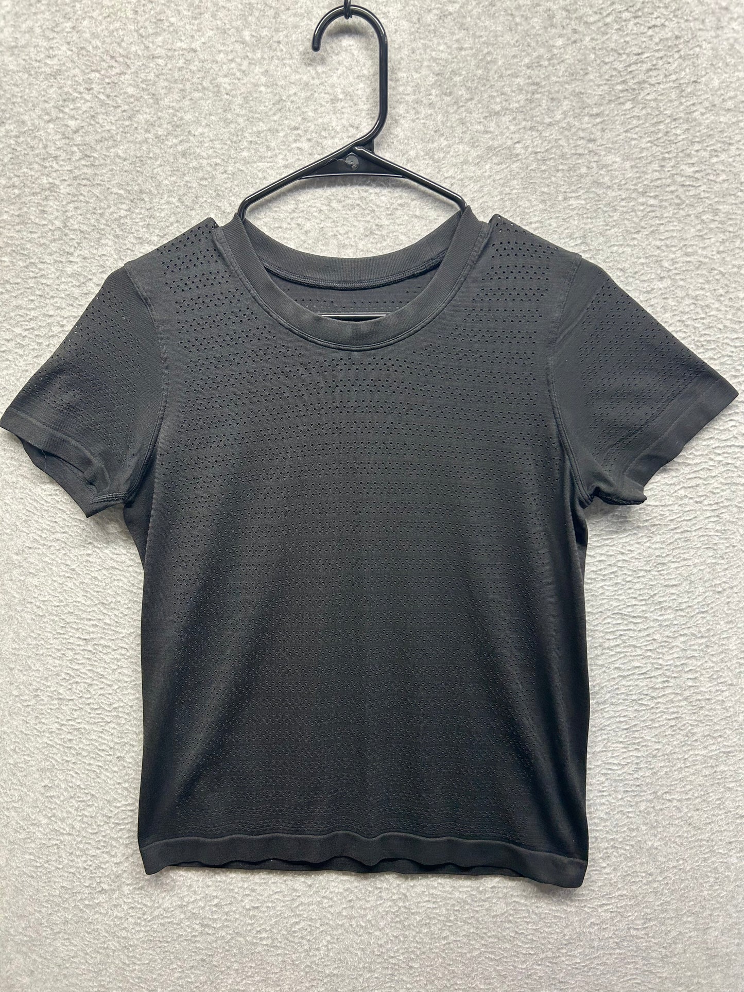 Lululemon Breeze By Short Sleeve Size 6 Black