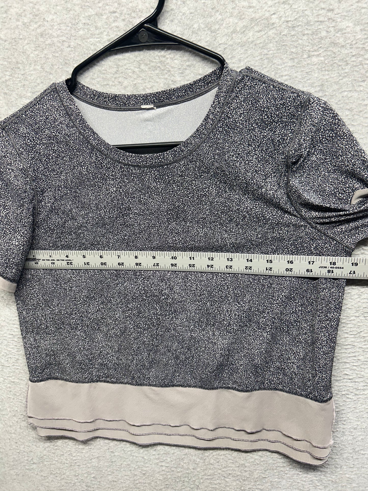 Lululemon Sole Training Short Sleeve Size 6 Sea Spray Alpine White Dark Chrome
