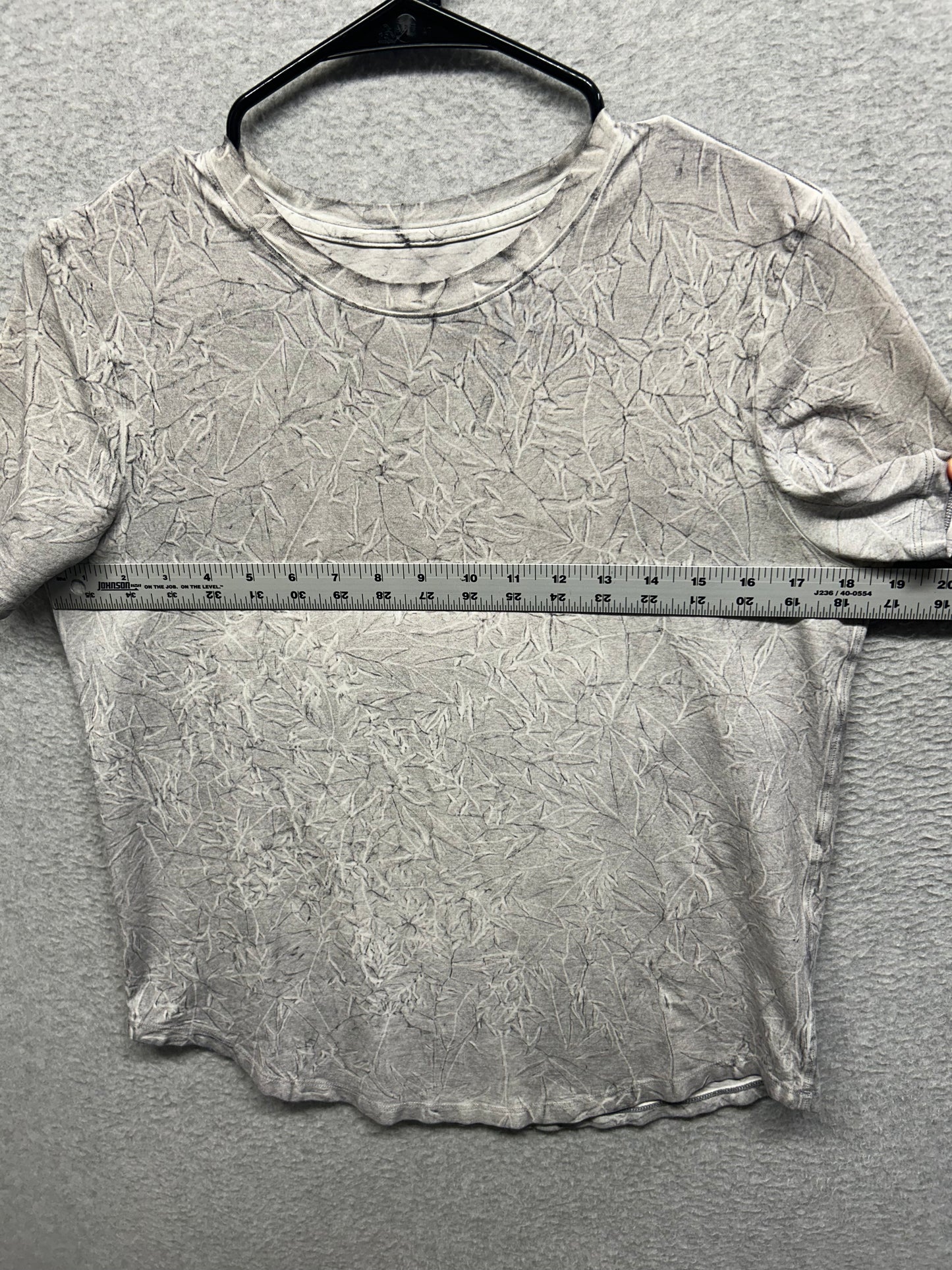 Lululemon Love Crew T-Shirt Size 6  Summit Wash Graphite Grey