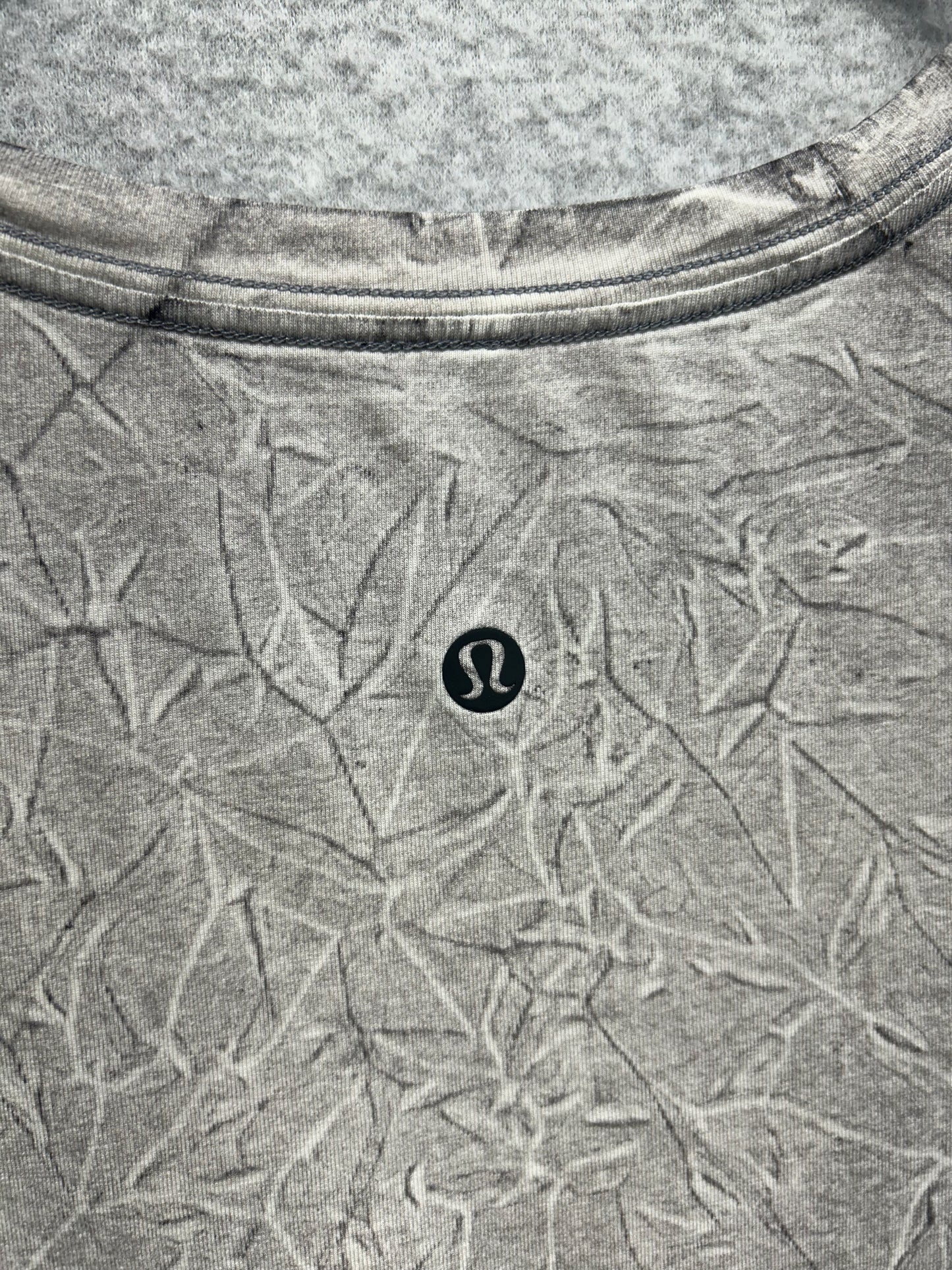 Lululemon Love Crew T-Shirt Size 6  Summit Wash Graphite Grey