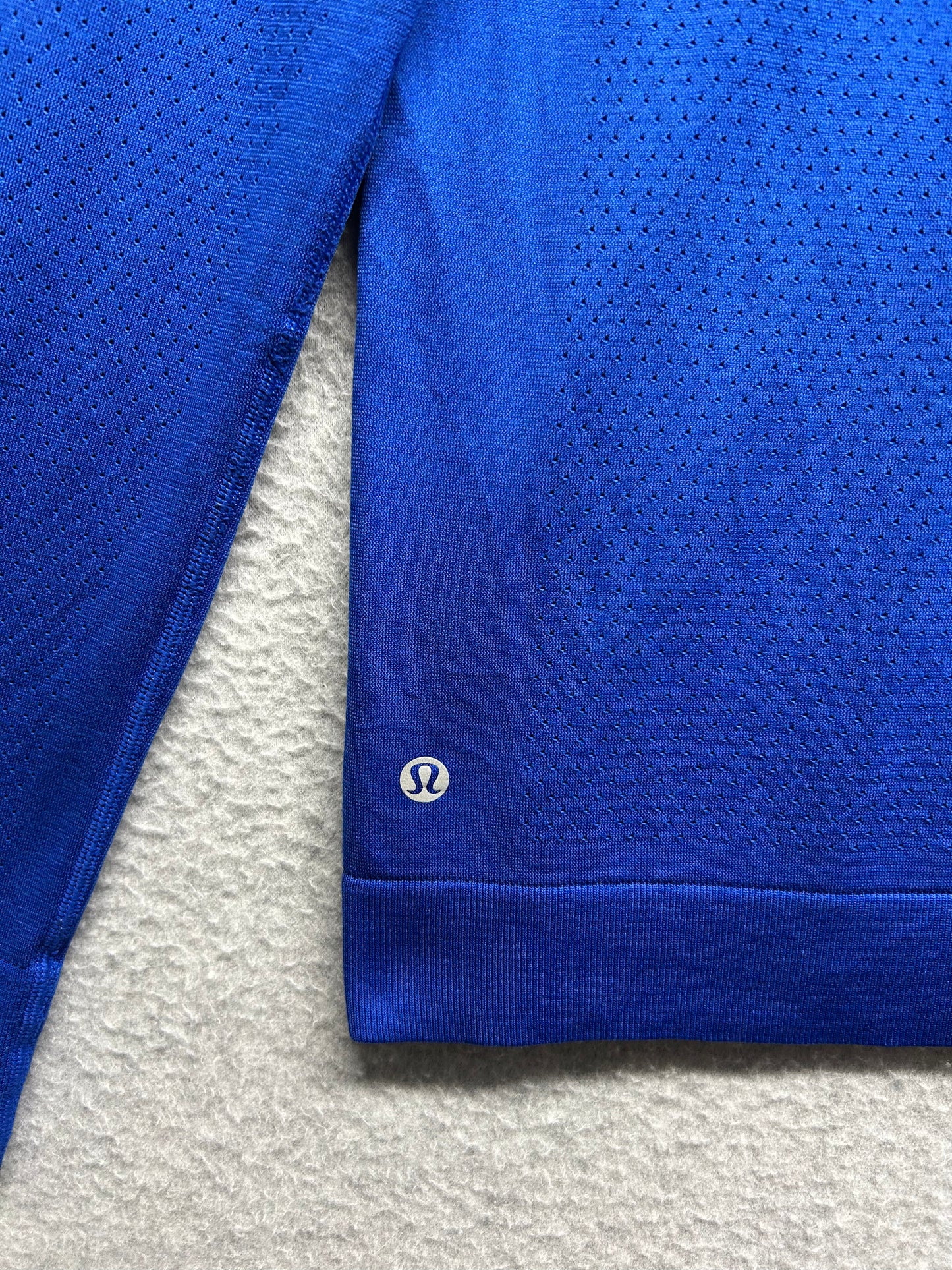 Lululemon Breeze By Long Sleeve II Size 6 Blue