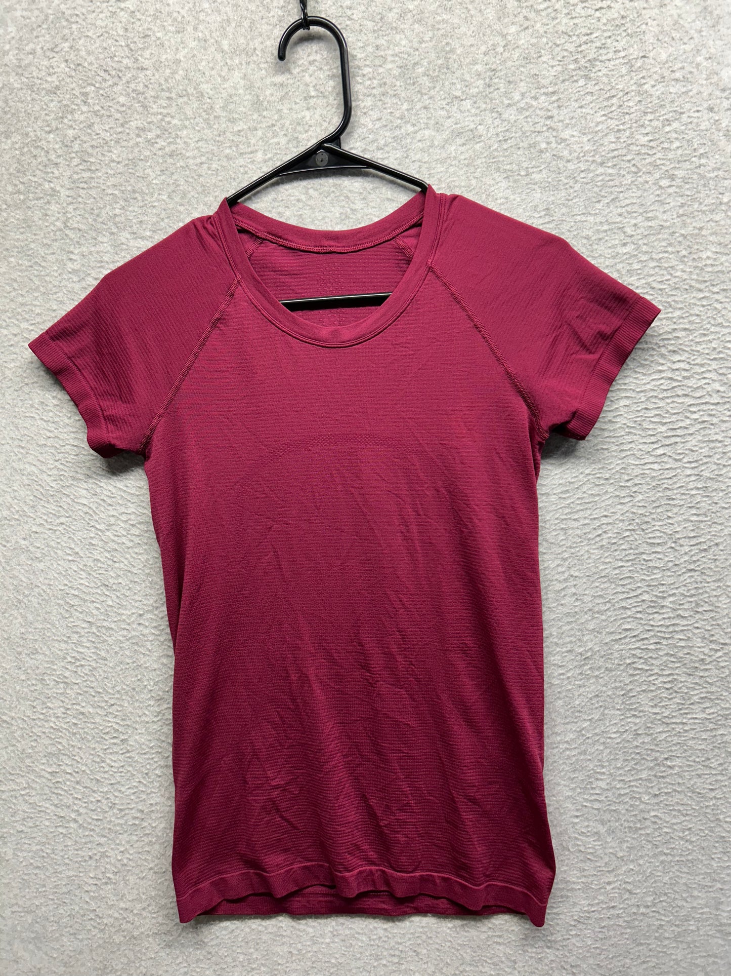 Lululemon Swiftly Tech Short Sleeve Crew Size 6 Red | Purple