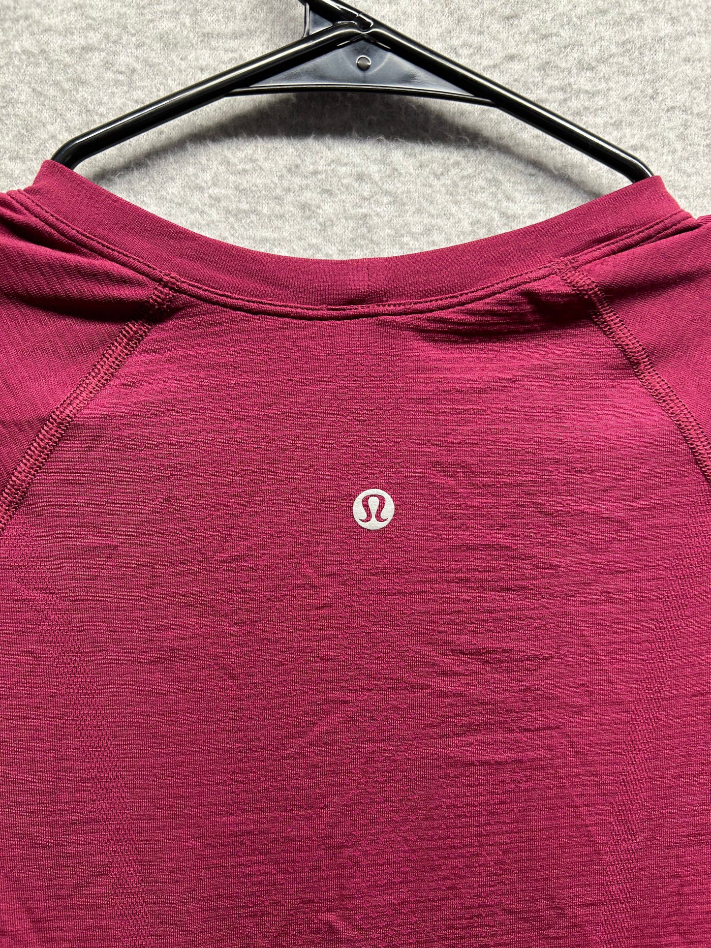 Lululemon Swiftly Tech Short Sleeve Crew Size 6 Red | Purple