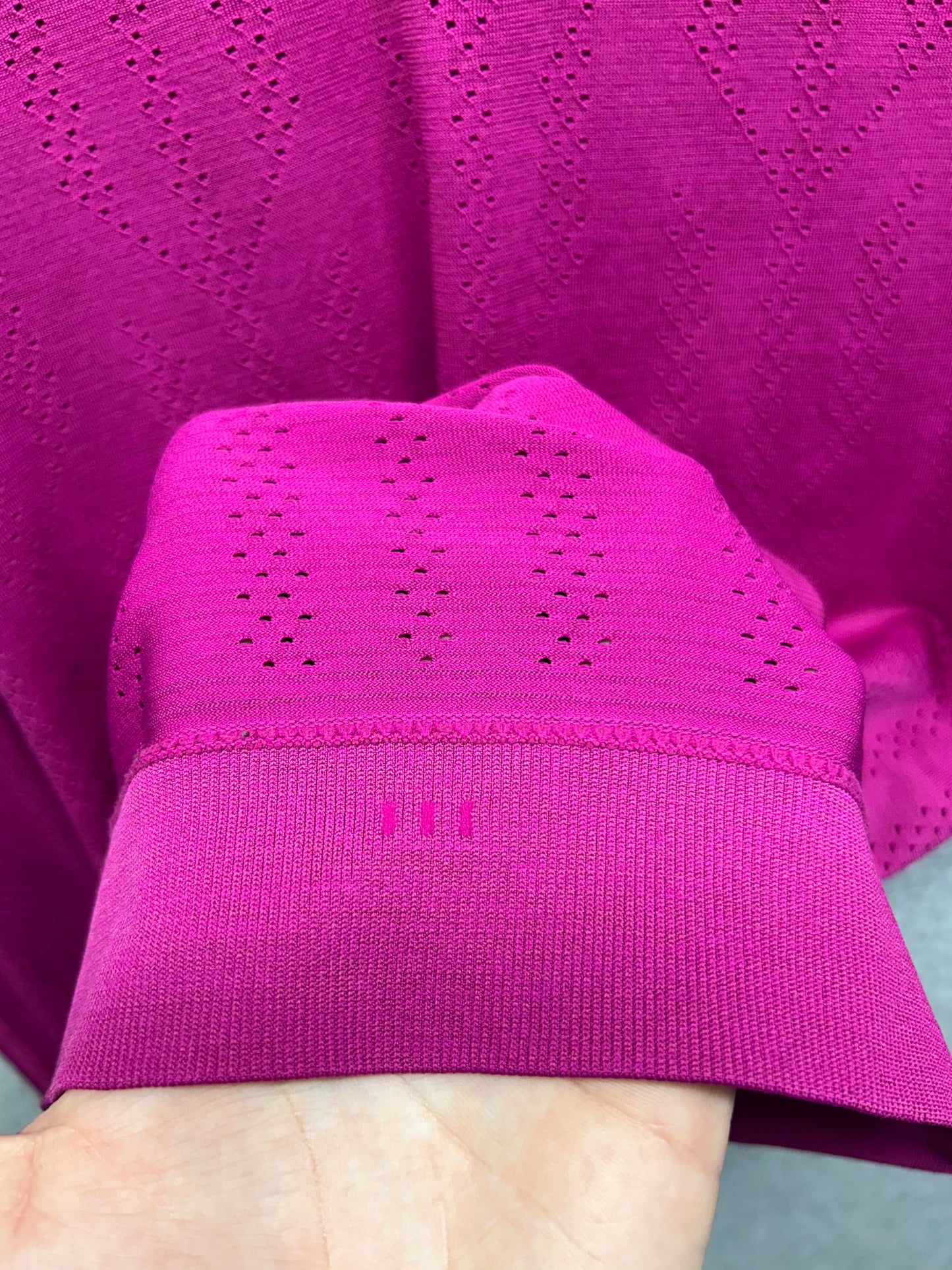 Lululemon Swiftly Breathe Long Sleeve Size 8 Fletching Lines Ripened Raspberry
