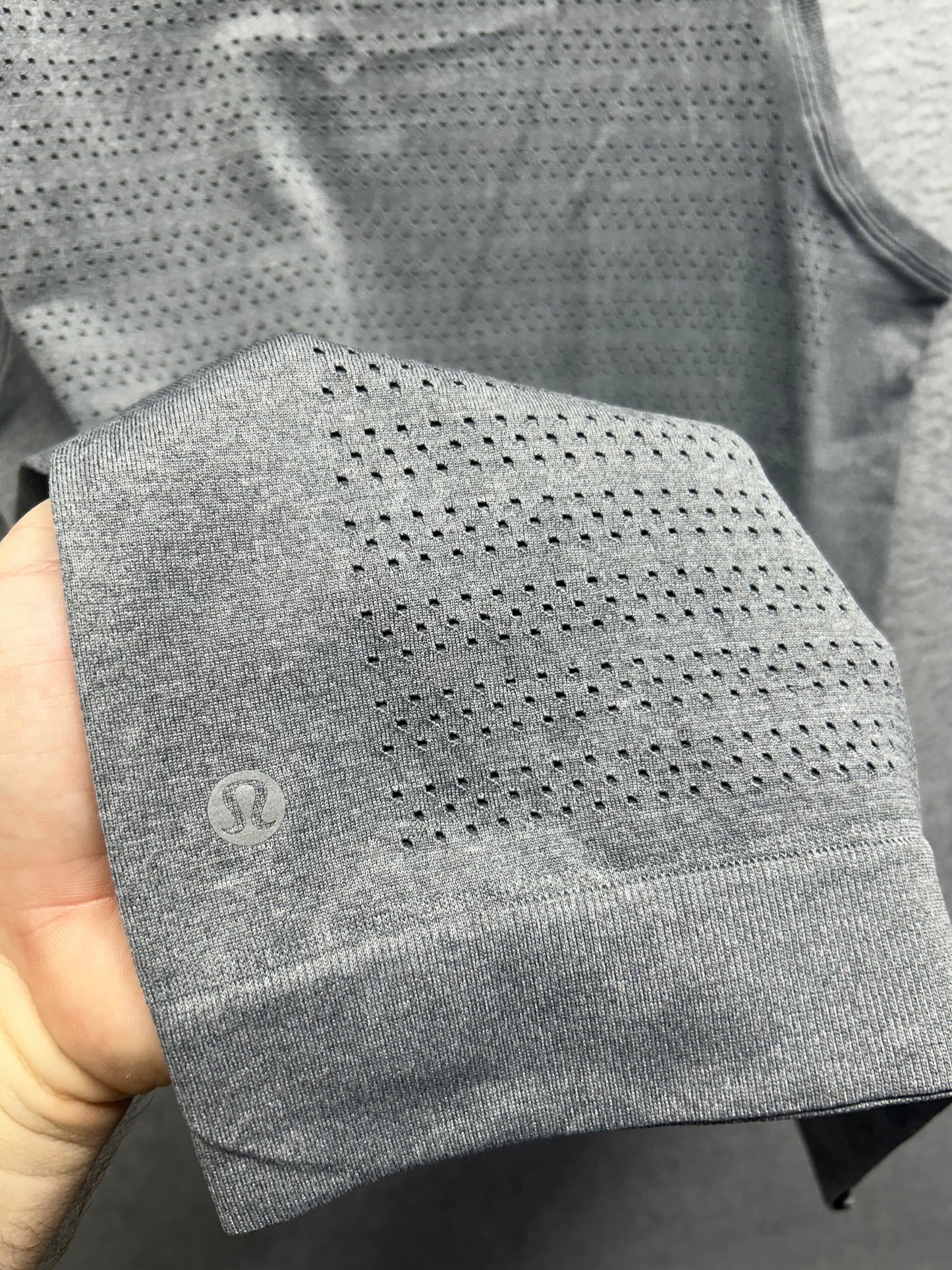 Lululemon Breeze By Muscle Tank II Size 6 Gray