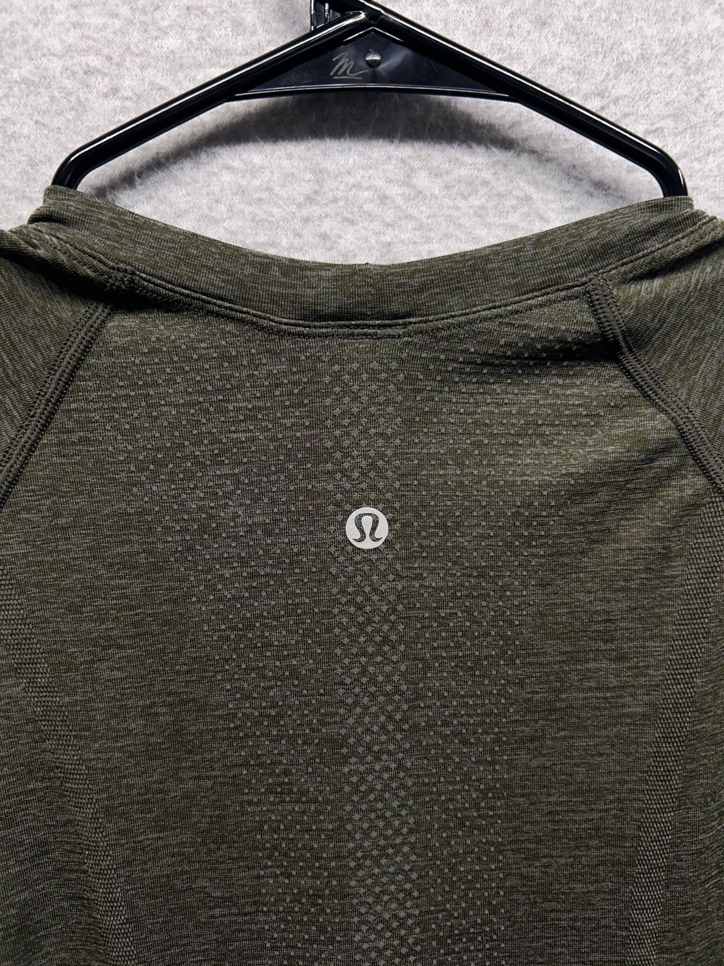 Lululemon Swiftly Tech Short Sleeve Crew Size 8 Dark Olive