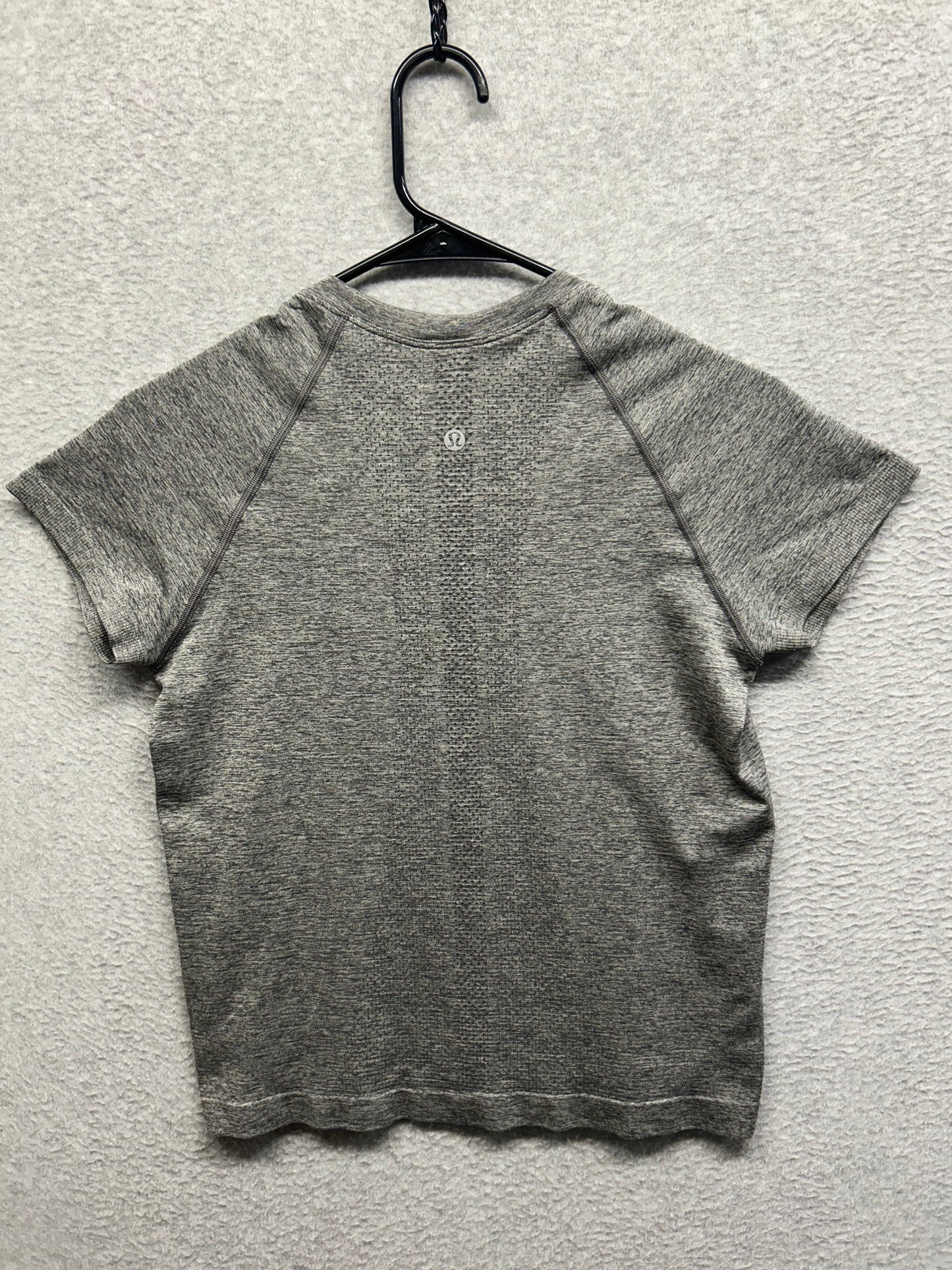 Lululemon Swiftly Tech Short-Sleeve Shirt 2.0 Hip Length Size 8 Rainforest Green