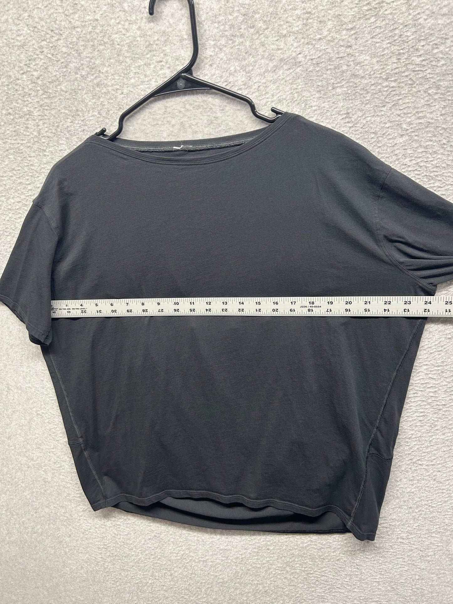 Lululemon Back In Action Short Sleeve Size 8 Black