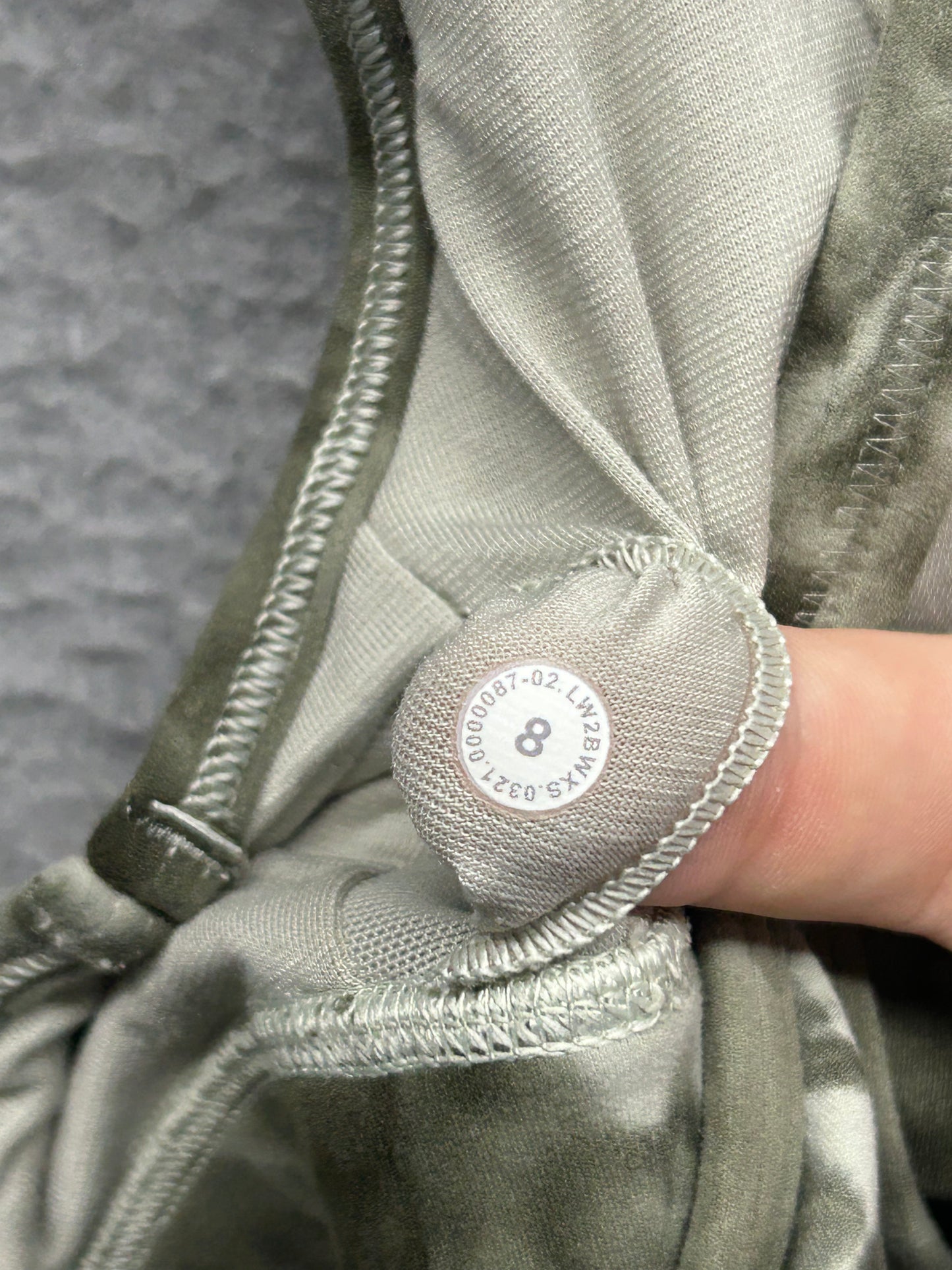 Lululemon Flow Y Nulu Bra Size 8 Diamond Dye Light Sage Medium Olive