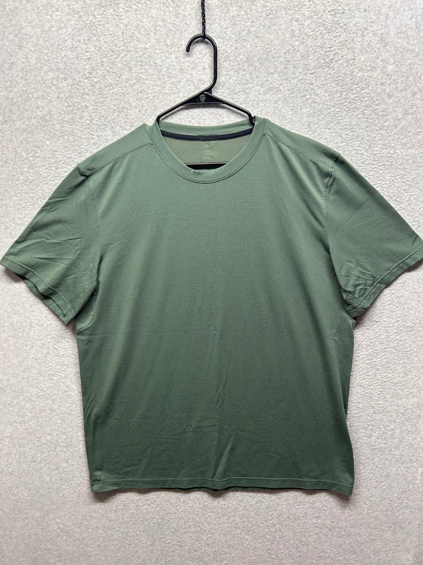 Lululemon License To Train Short Sleeve Size XL Dark Green