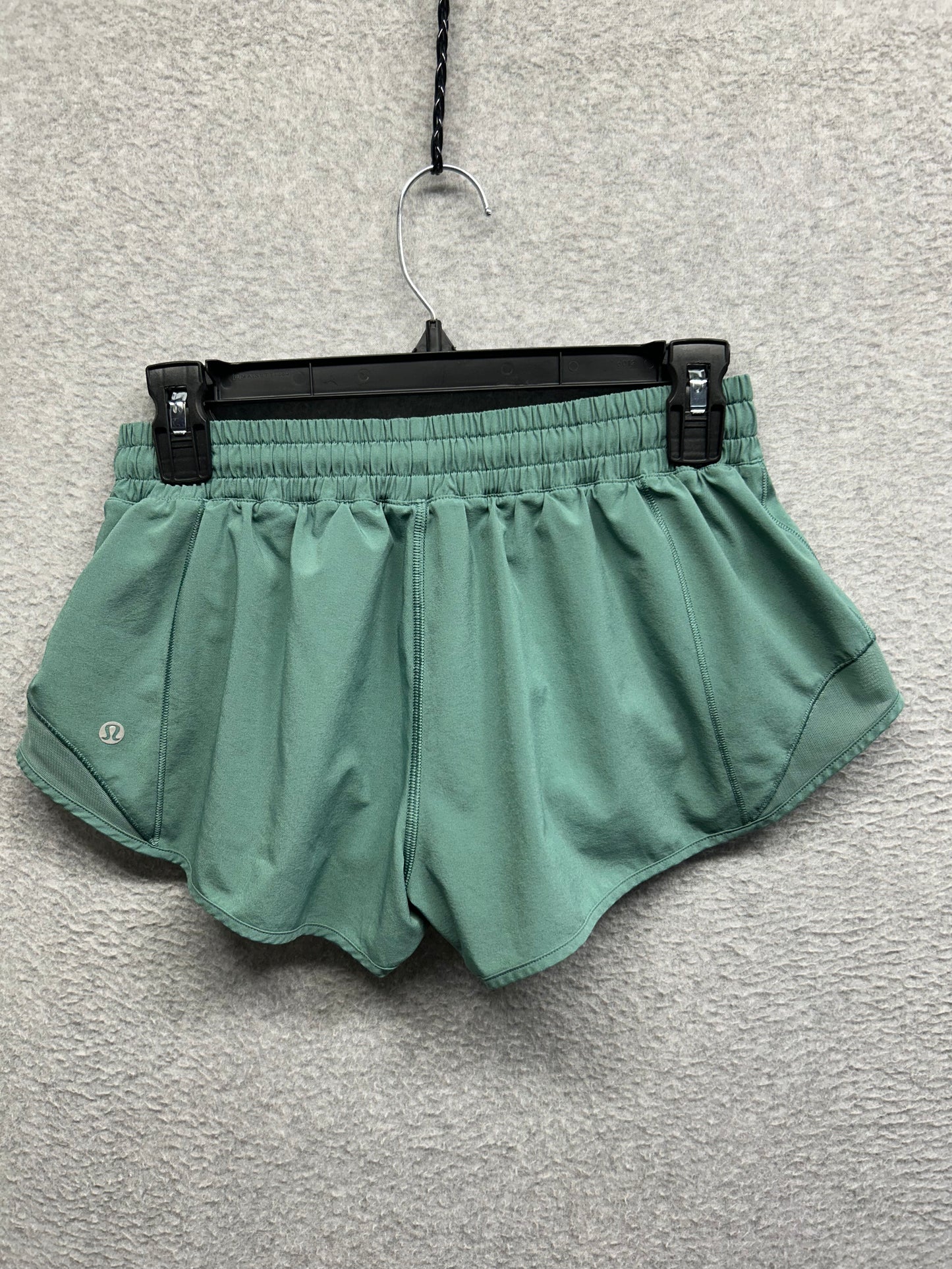 Lululemon Hotty Hot Short II 2.5" Size 8 Frosted Pine