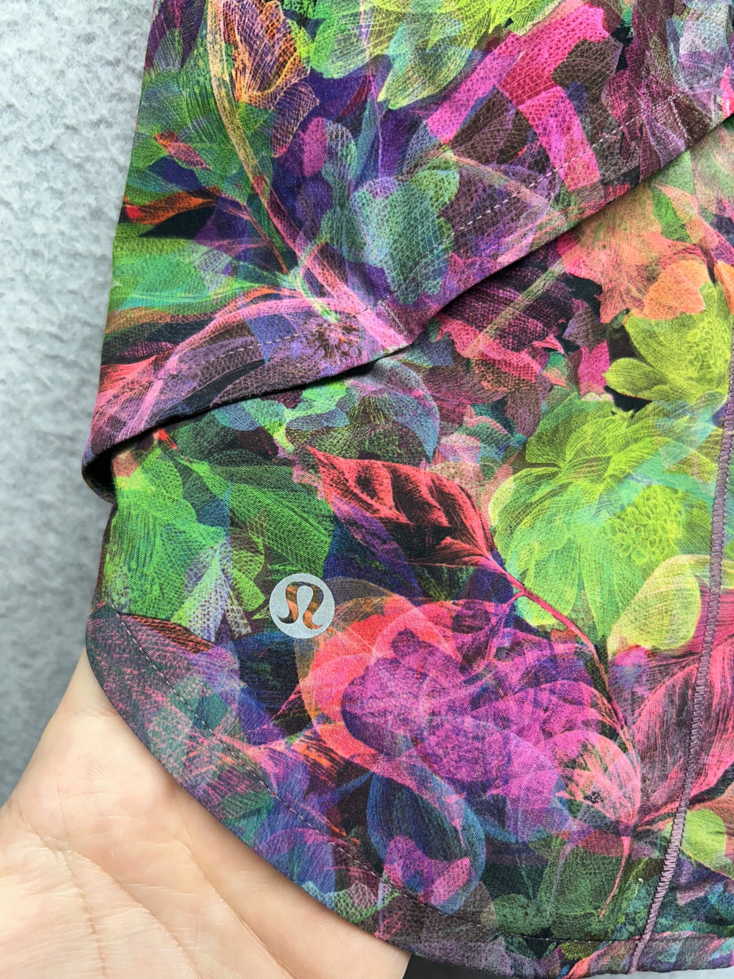 Lululemon Speed Up Mid-Rise Lined Short 4" Size 14 Vivid Floral Tone Multi