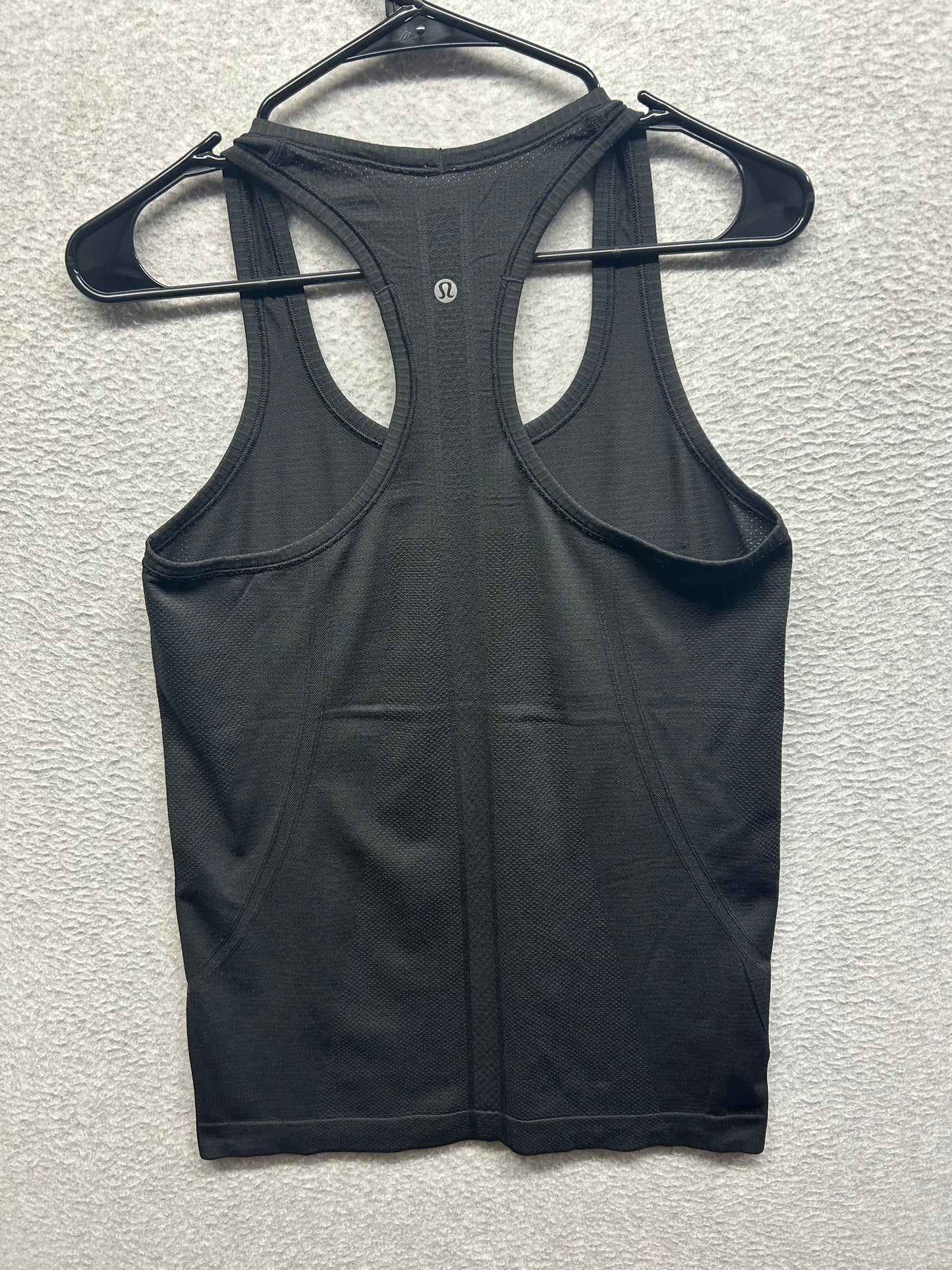 Lululemon Swiftly Tech Racerback Size 8 Black
