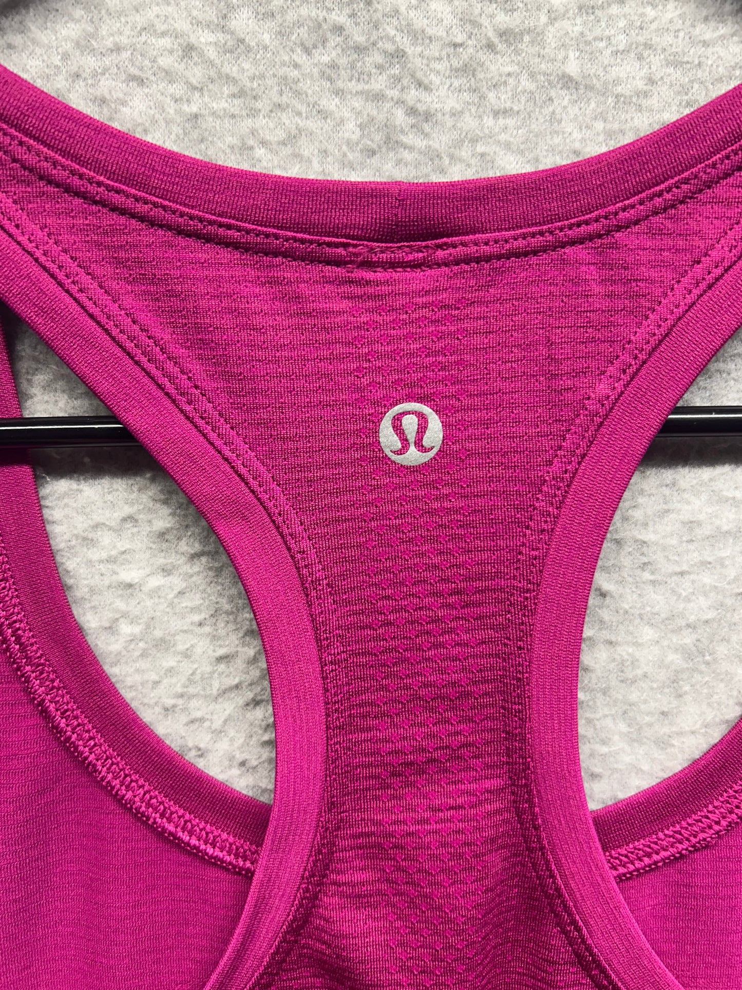Lululemon Swiftly Tech Racerback Tank Top 2.0 Waist Length Size 8 Jewelled Magenta