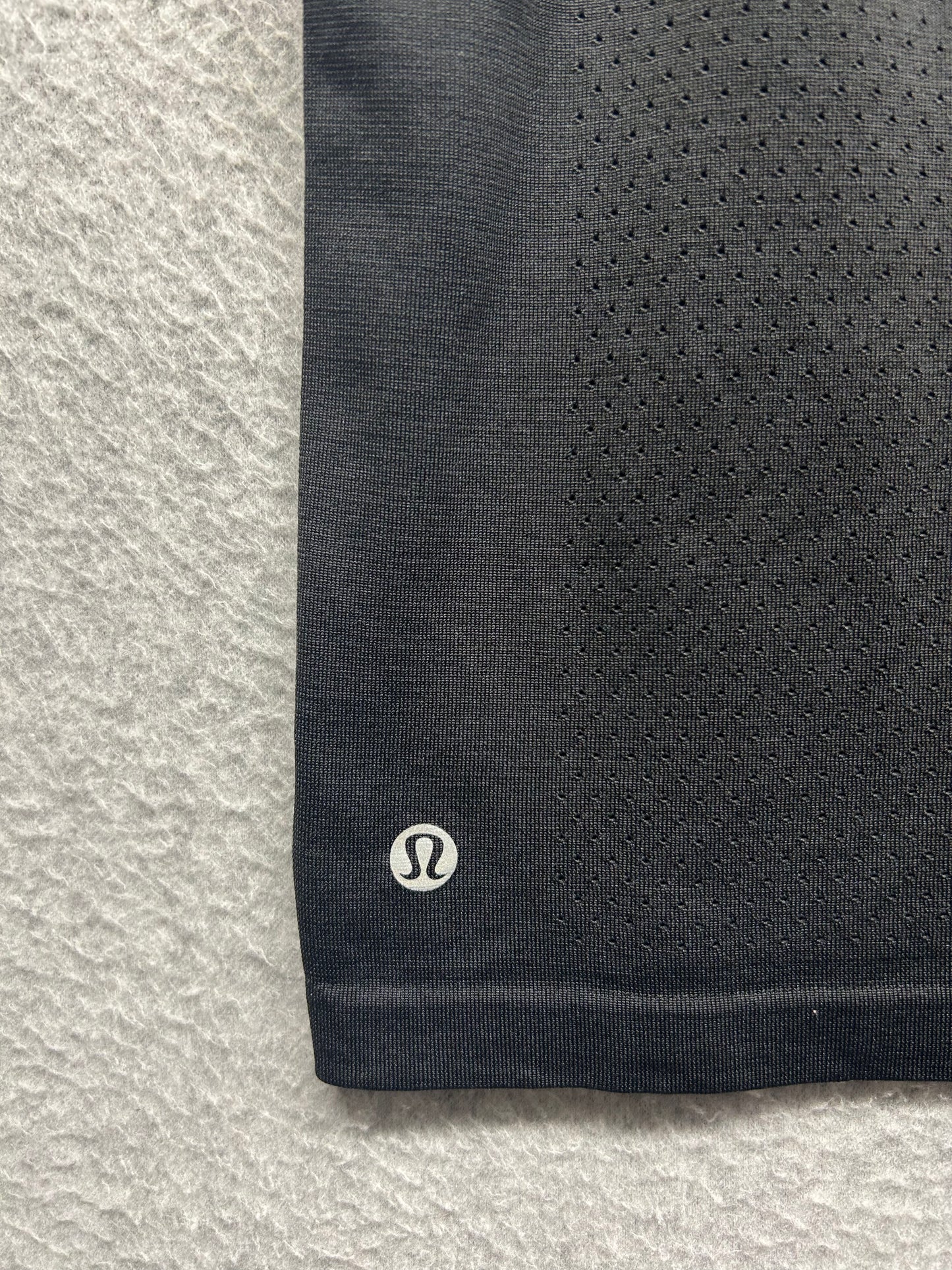 Lululemon Breeze By Muscle Crop Tan Logo Spellout Size 8 Black