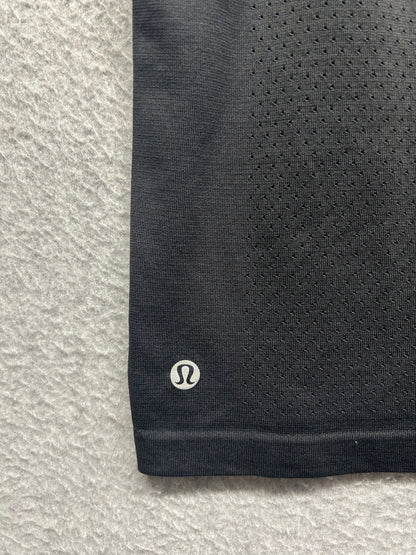 Lululemon Breeze By Muscle Crop Tan Logo Spellout Size 8 Black