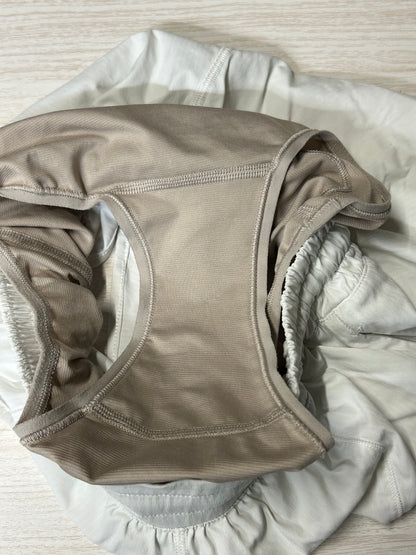 Lululemon Hotty Hot Short II *2.5" Size 4 White