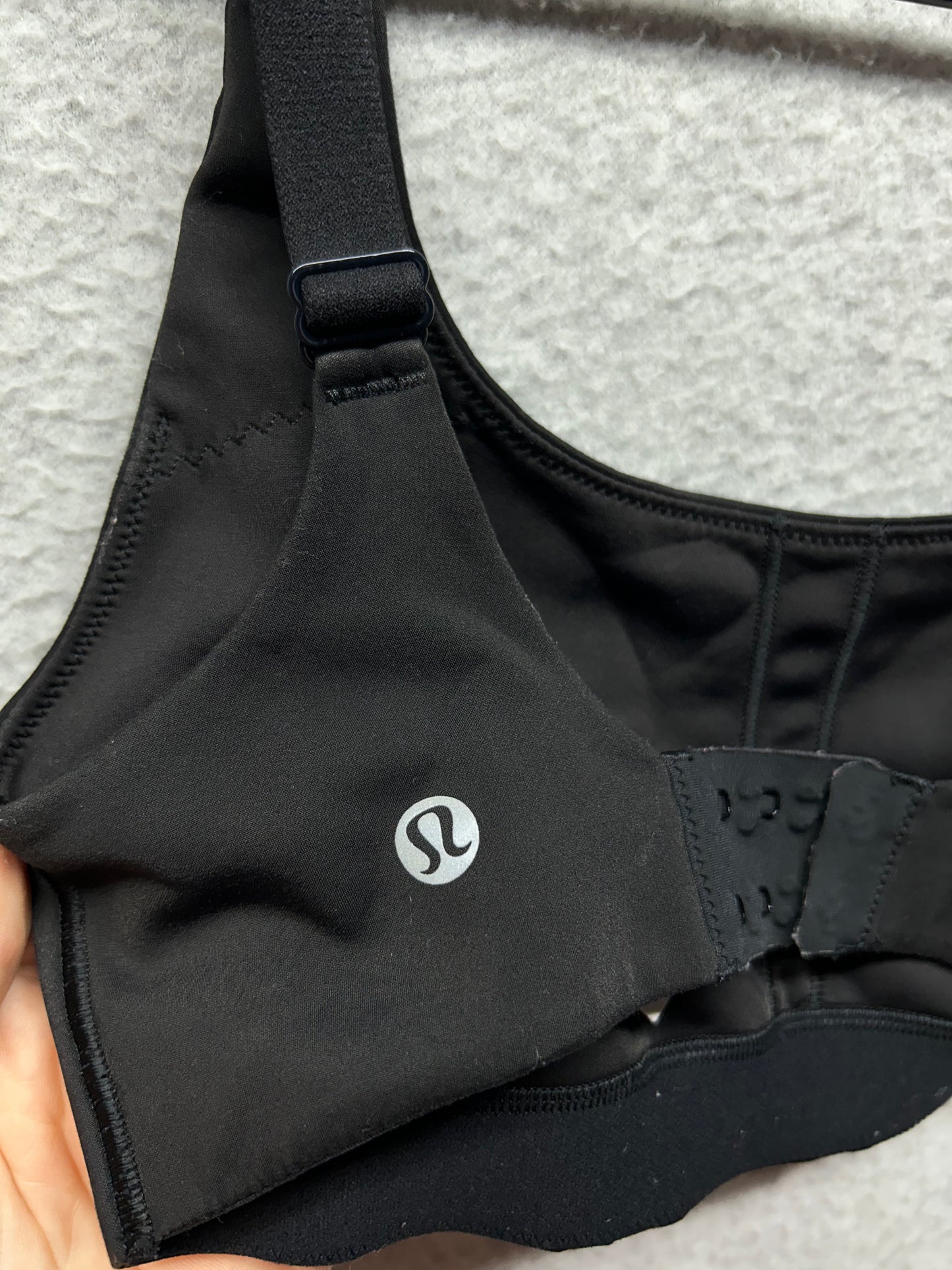 Lululemon In Alignment Straight Strap Bra Size 4 Black