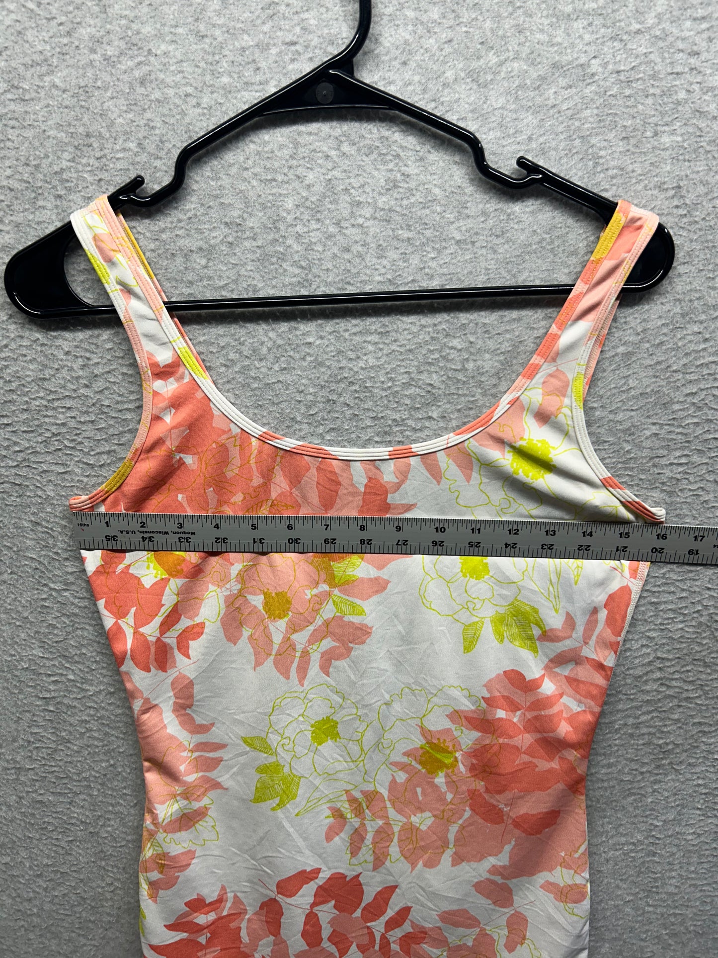 Lululemon Mesh Back Tank Size 8 Floral