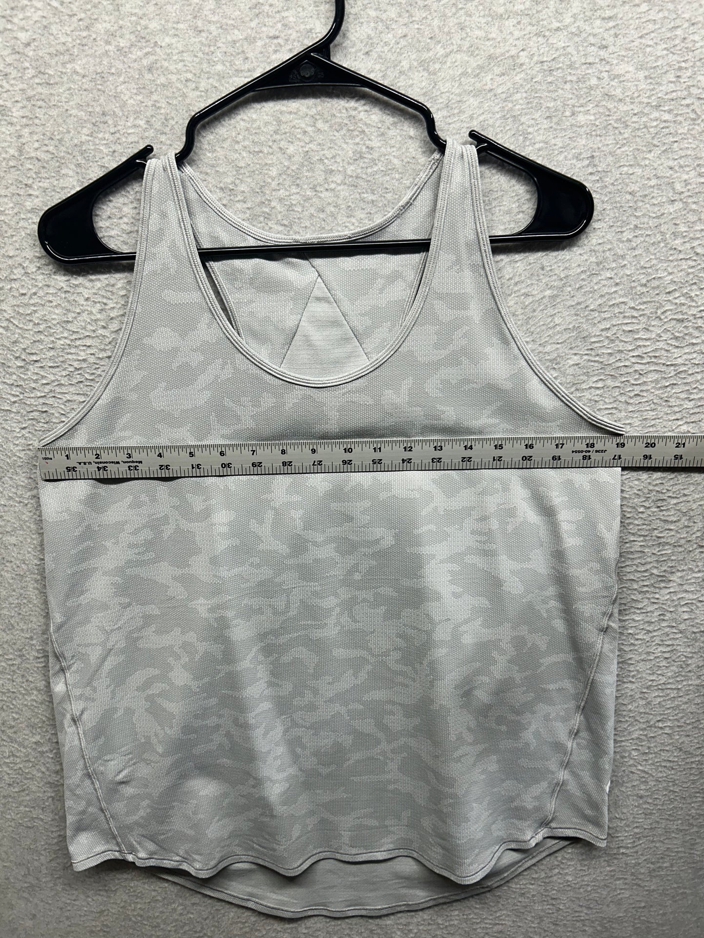 Lululemon Essential Tank Pleated Size 12 Incognito Camo SSL Silver Drop Alpine White