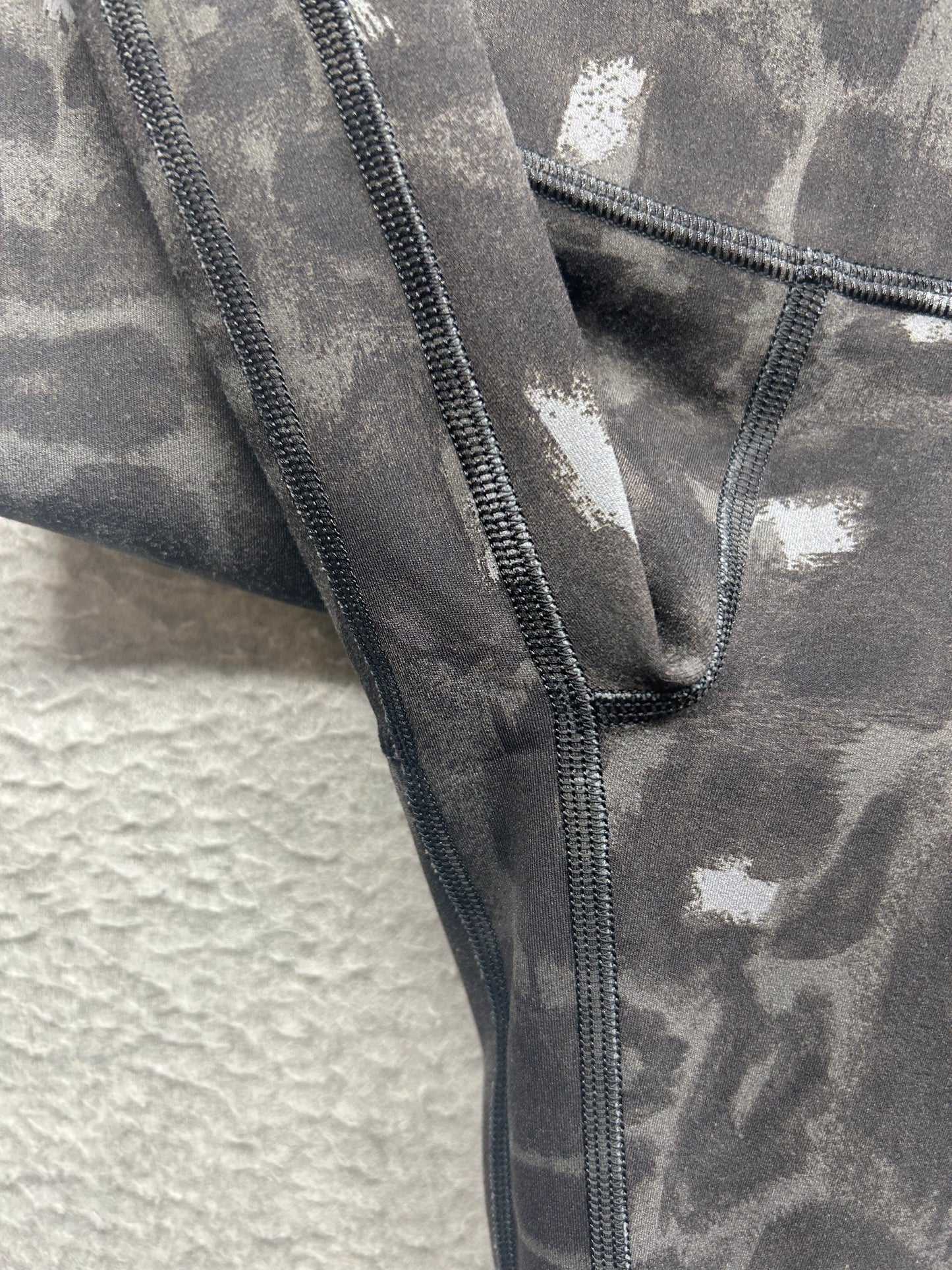 Lululemon Align High-Rise Crop 21" Size 0 (Square) Spray Leopard Black Multi