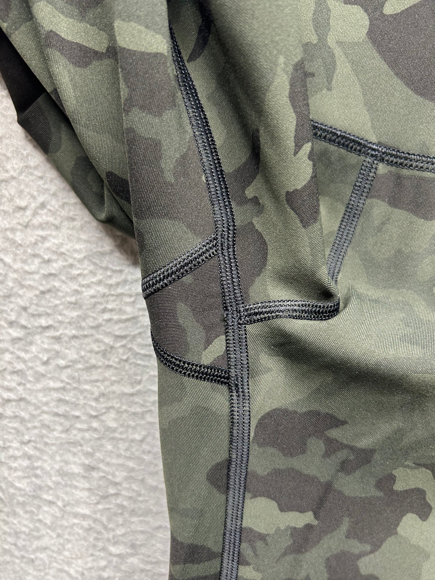 Lululemon Wunder Under Crop High-Rise Luxtreme 21" Size 6 Incognito Camo Multi Gator Green
