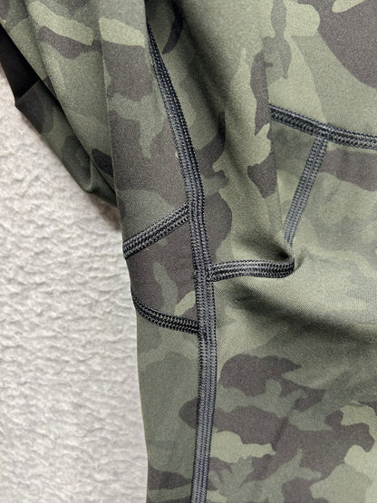 Lululemon Wunder Under Crop High-Rise Luxtreme 21" Size 6 Incognito Camo Multi Gator Green