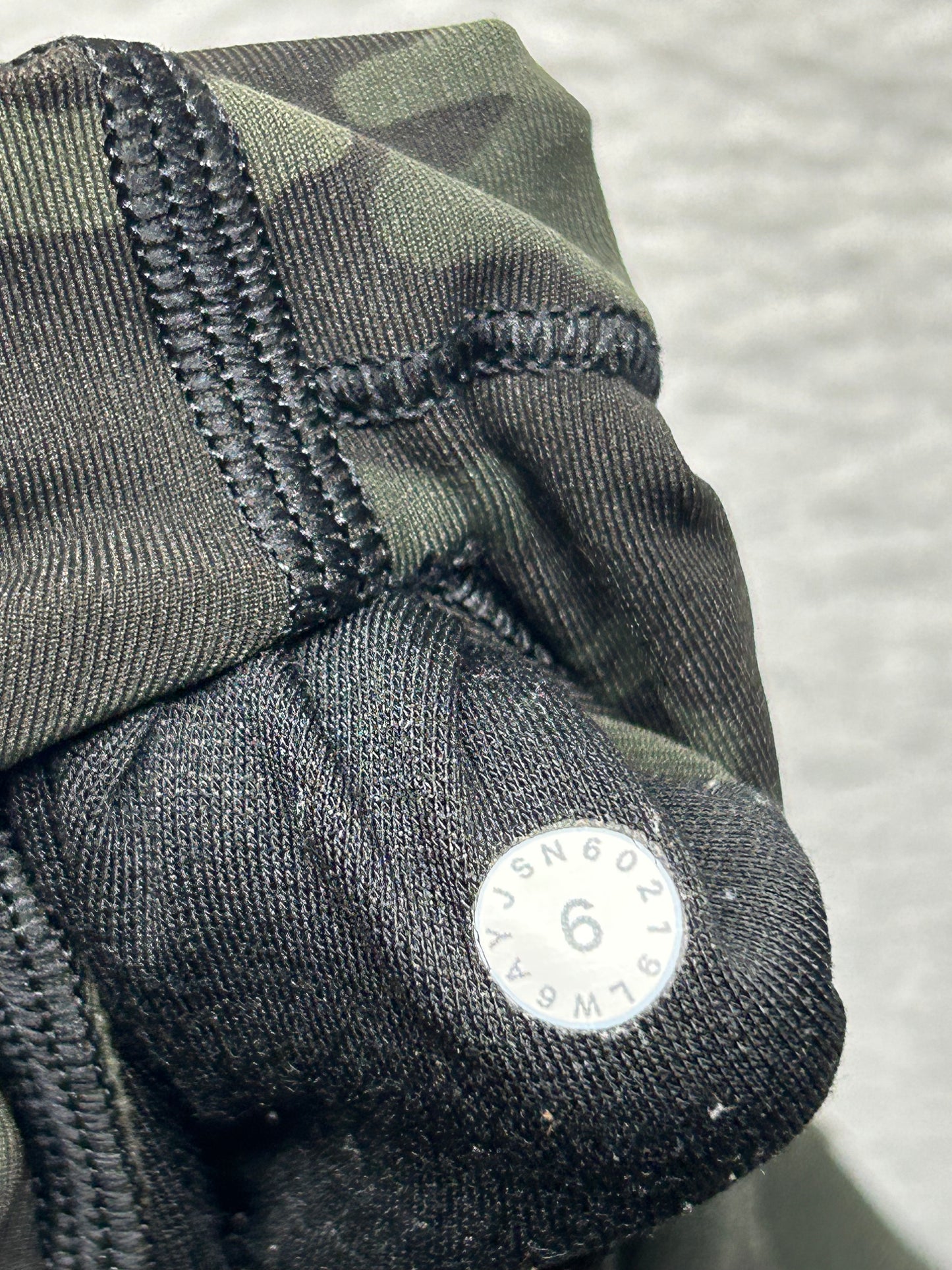Lululemon Wunder Under Crop High-Rise Luxtreme 21" Size 6 Incognito Camo Multi Gator Green