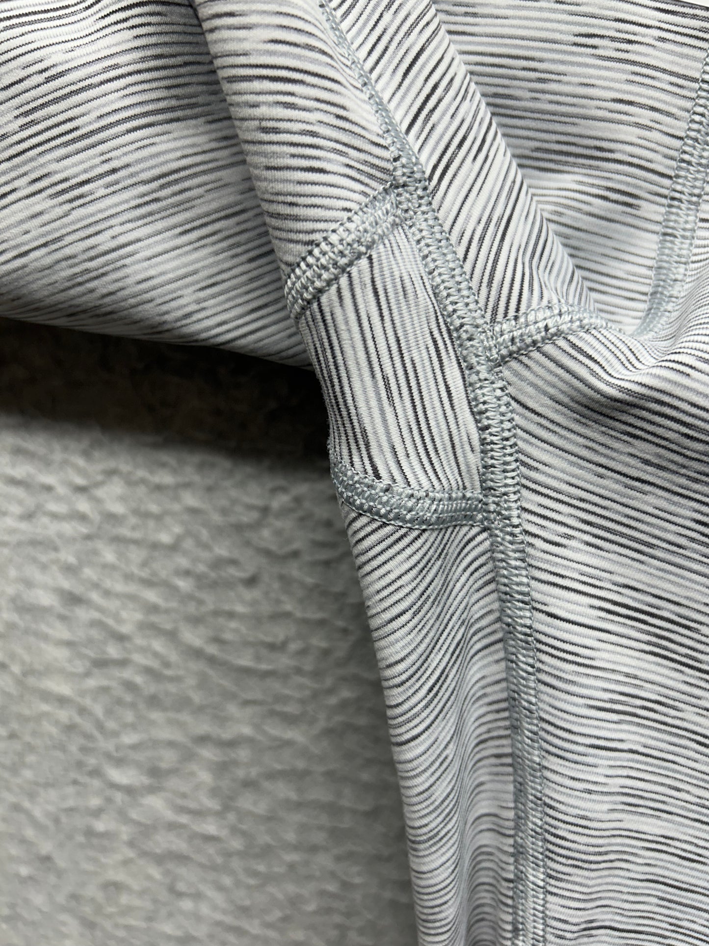 Lululemon Wunder Under Hi-Rise 1/2 Tight Size 6 Wee Are From Space Ice Grey Alpine White