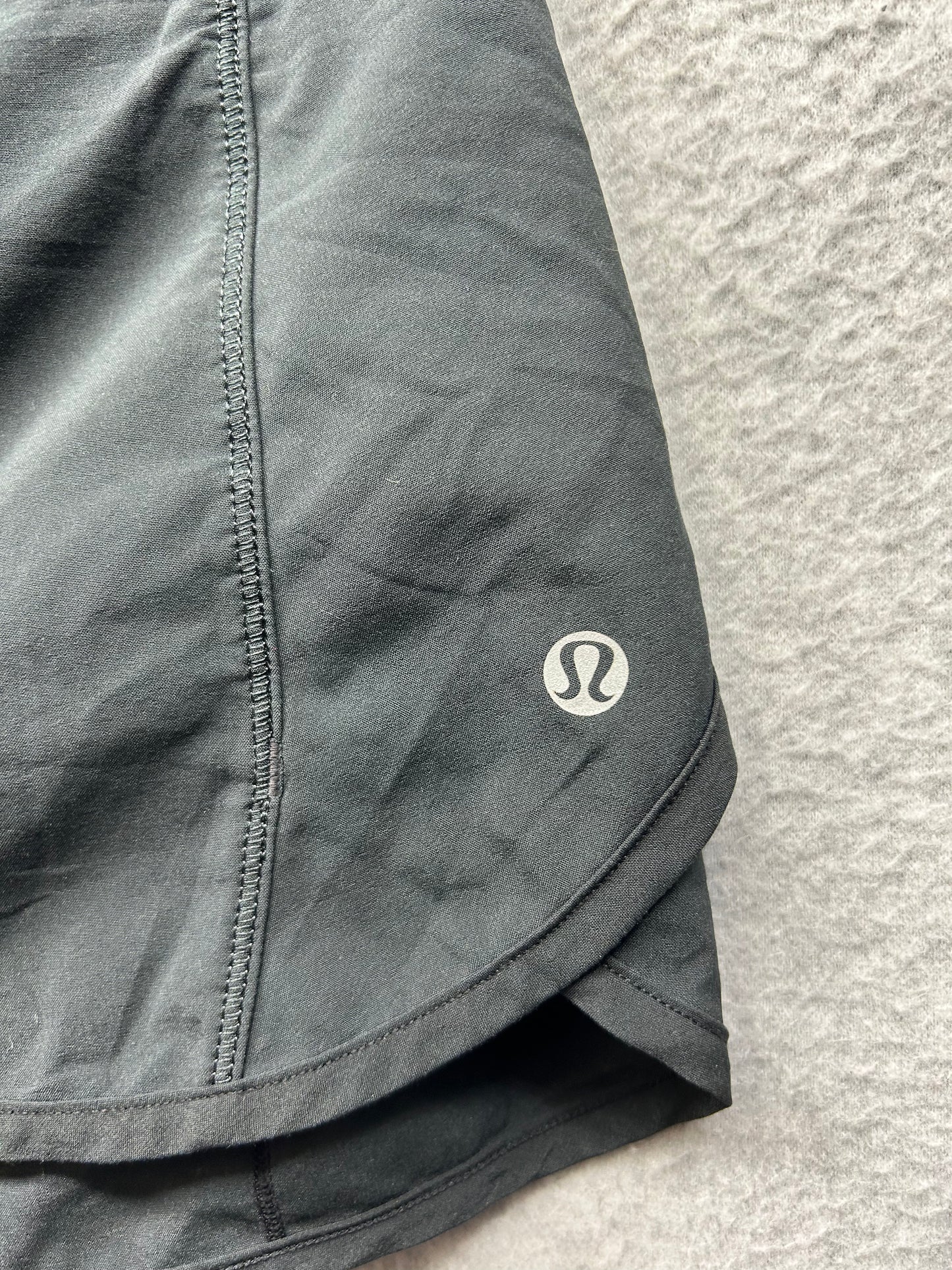 Lululemon Speed Up Short Long 4" Size 4 Black