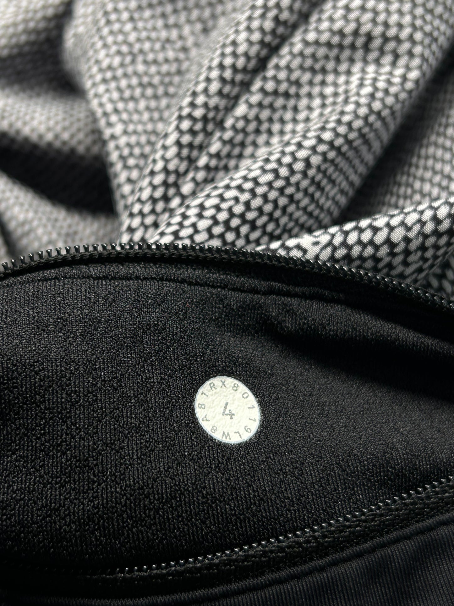 Lululemon Pace Rival Skirt II Size 4 Stretch Dotscape Alpine White Black
