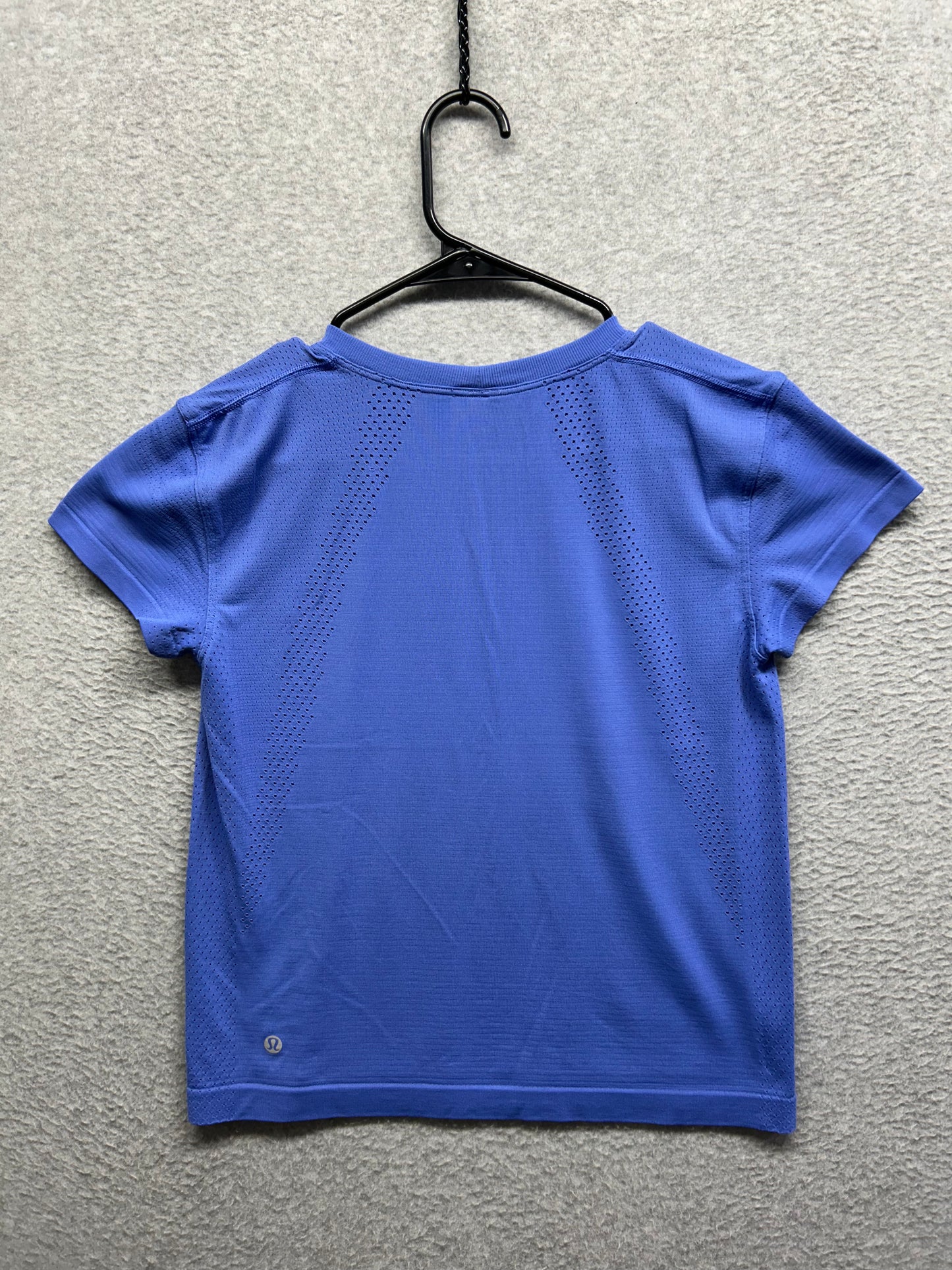 Lululemon Train to Be Short-Sleeve Shirt Size 6 Wild Indigo