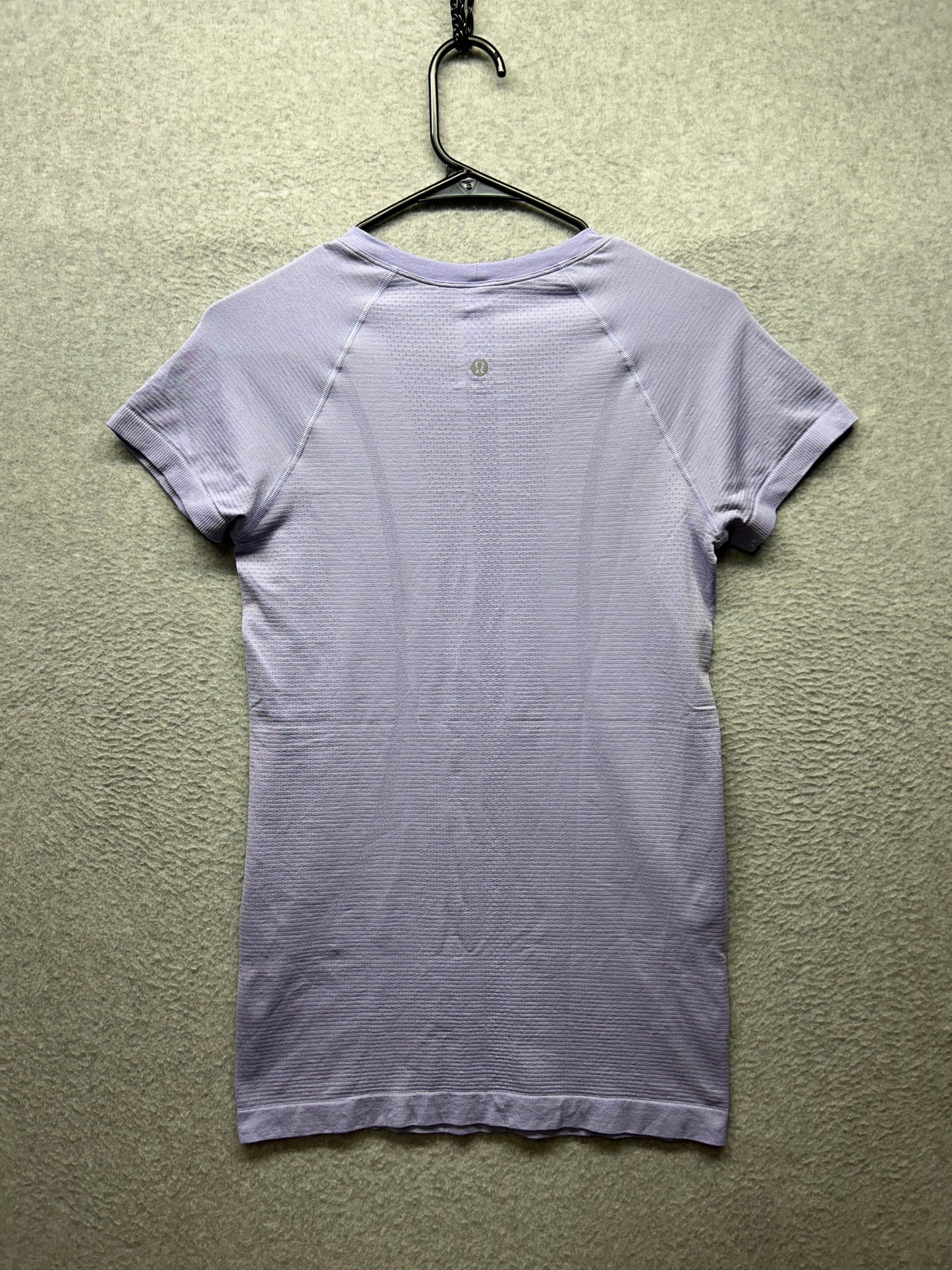 Lululemon Swiftly Tech Short-Sleeve Shirt 2.0 Size 6 Lilac Smoke / Lilac Smoke