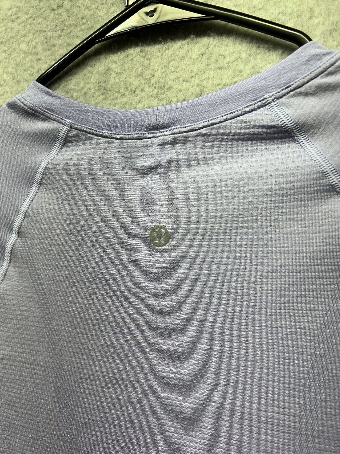 Lululemon Swiftly Tech Short-Sleeve Shirt 2.0 Size 6 Lilac Smoke / Lilac Smoke