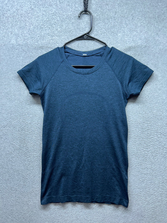 Lululemon Swiftly Tech Short Sleeve Crew Size 6 Cerulean Blue / Black