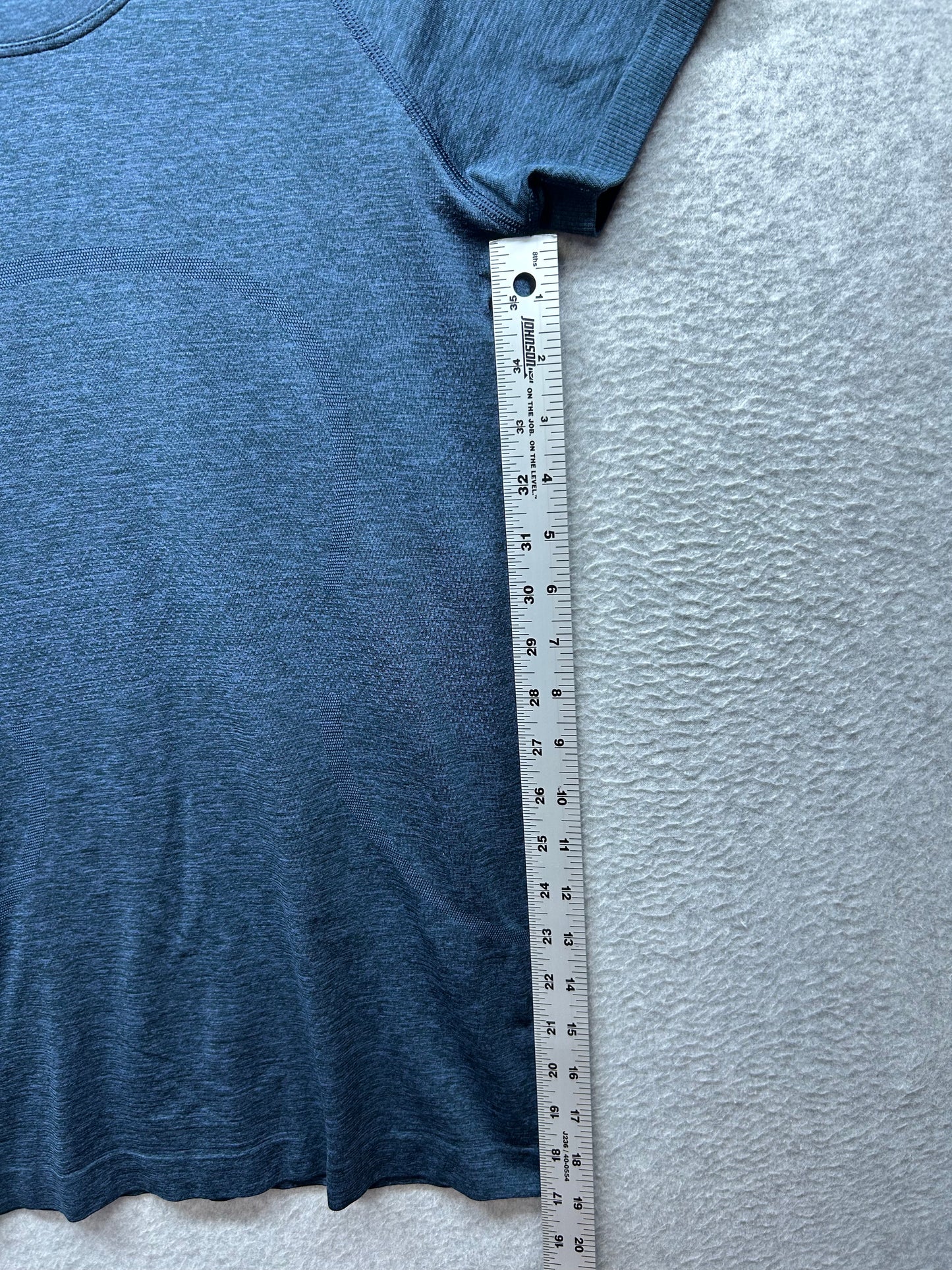 Lululemon Swiftly Tech Short Sleeve Crew Size 6 Cerulean Blue / Black