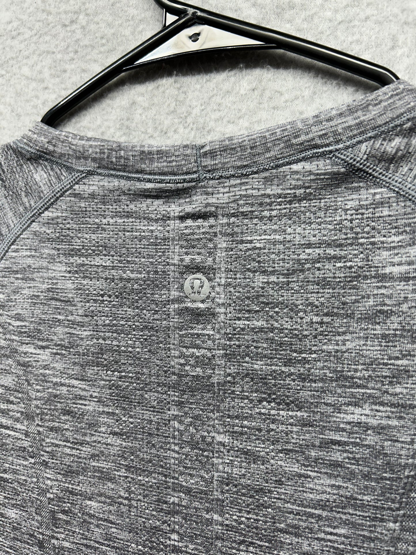 Lululemon Swiftly Tech Short Sleeve Crew Size 8 Heathered Slate