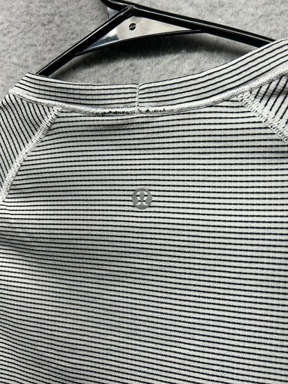 Lululemon Run: Swiftly Tech Short Sleeve Size 2 Stripe White